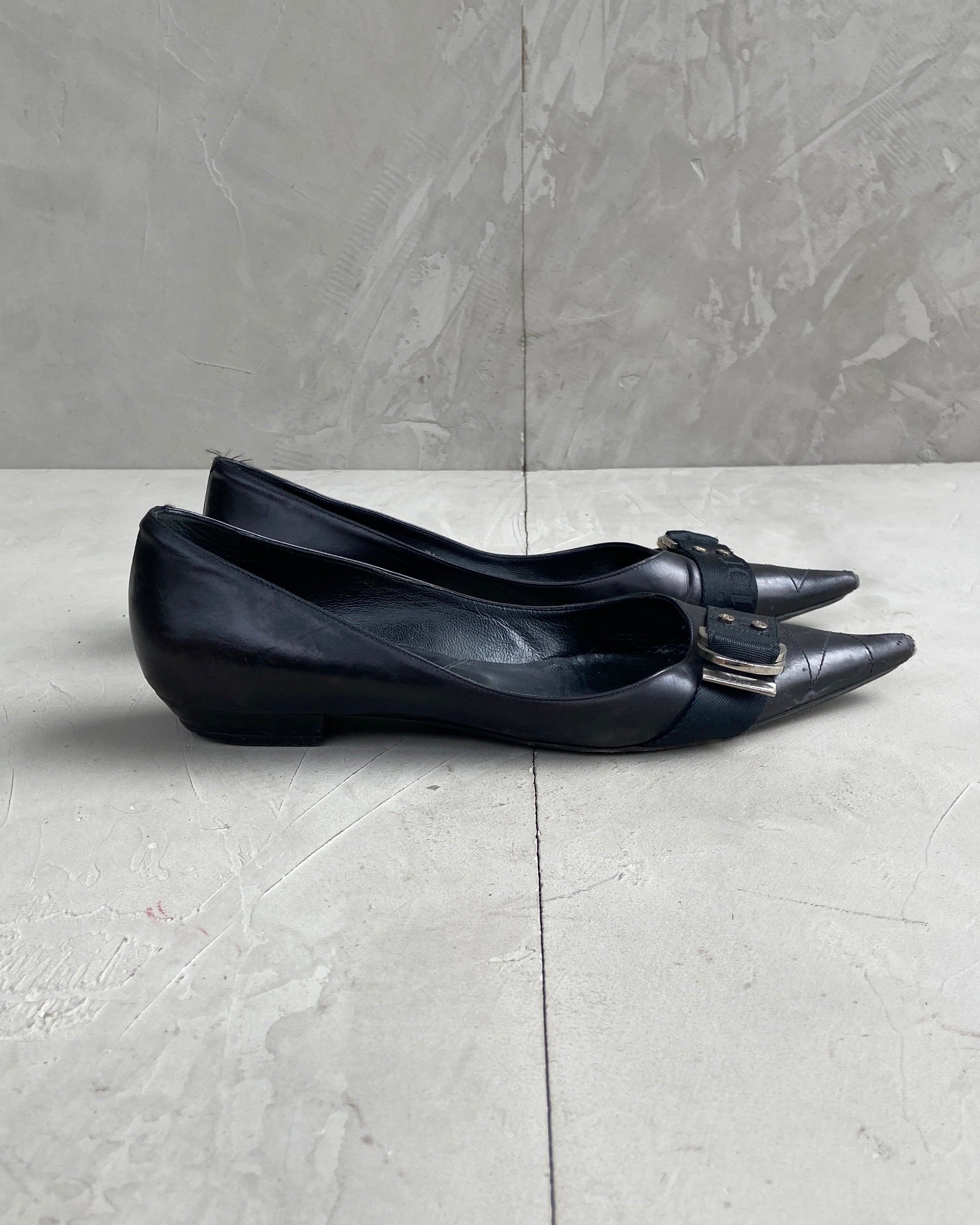 CHRISTIAN DIOR 'D' LEATHER FLATS - EU 38 / UK 5