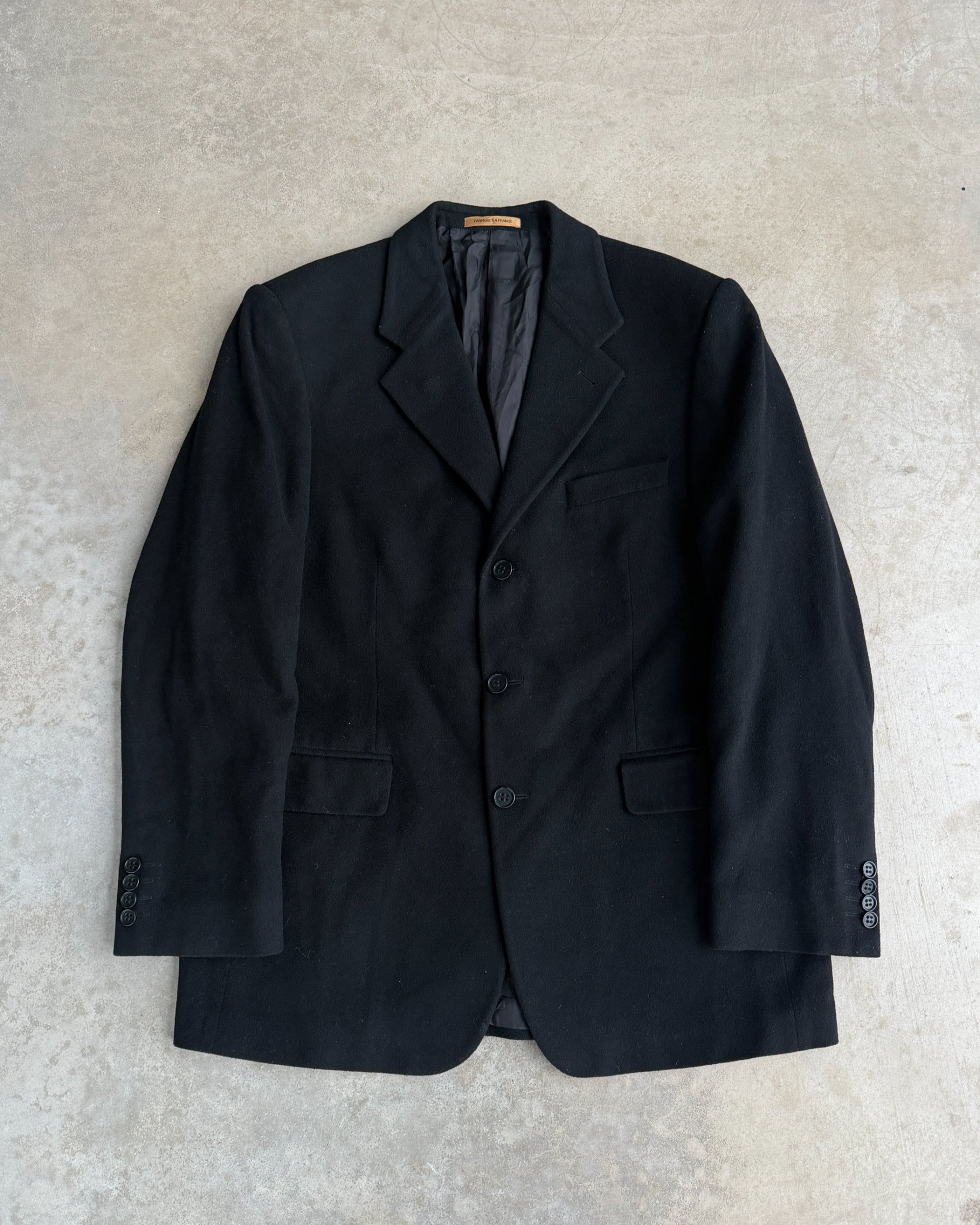 Yves Saint Laurent Pour Homme Wool and Cashmere Blazer – L-on a concrete background