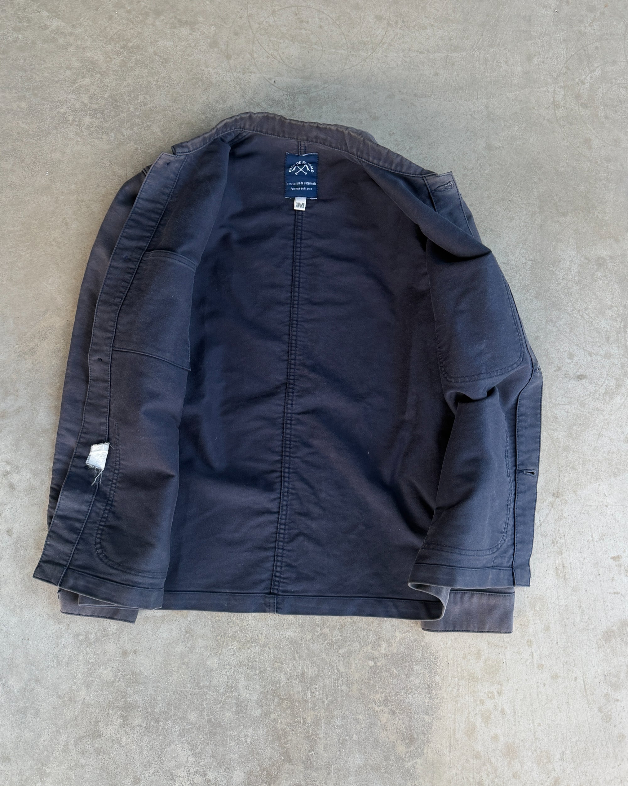 Bleu de Paname French Workwear Jacket – M-on a concrete background