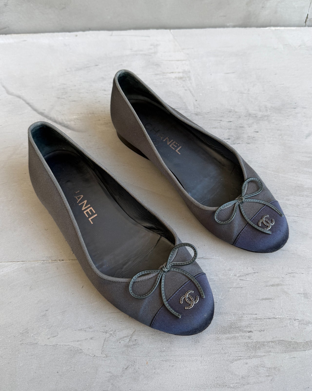 Chanel Silk Ballet Flat with Logo and Bow Detail – EU 36.5-on a concrete background
