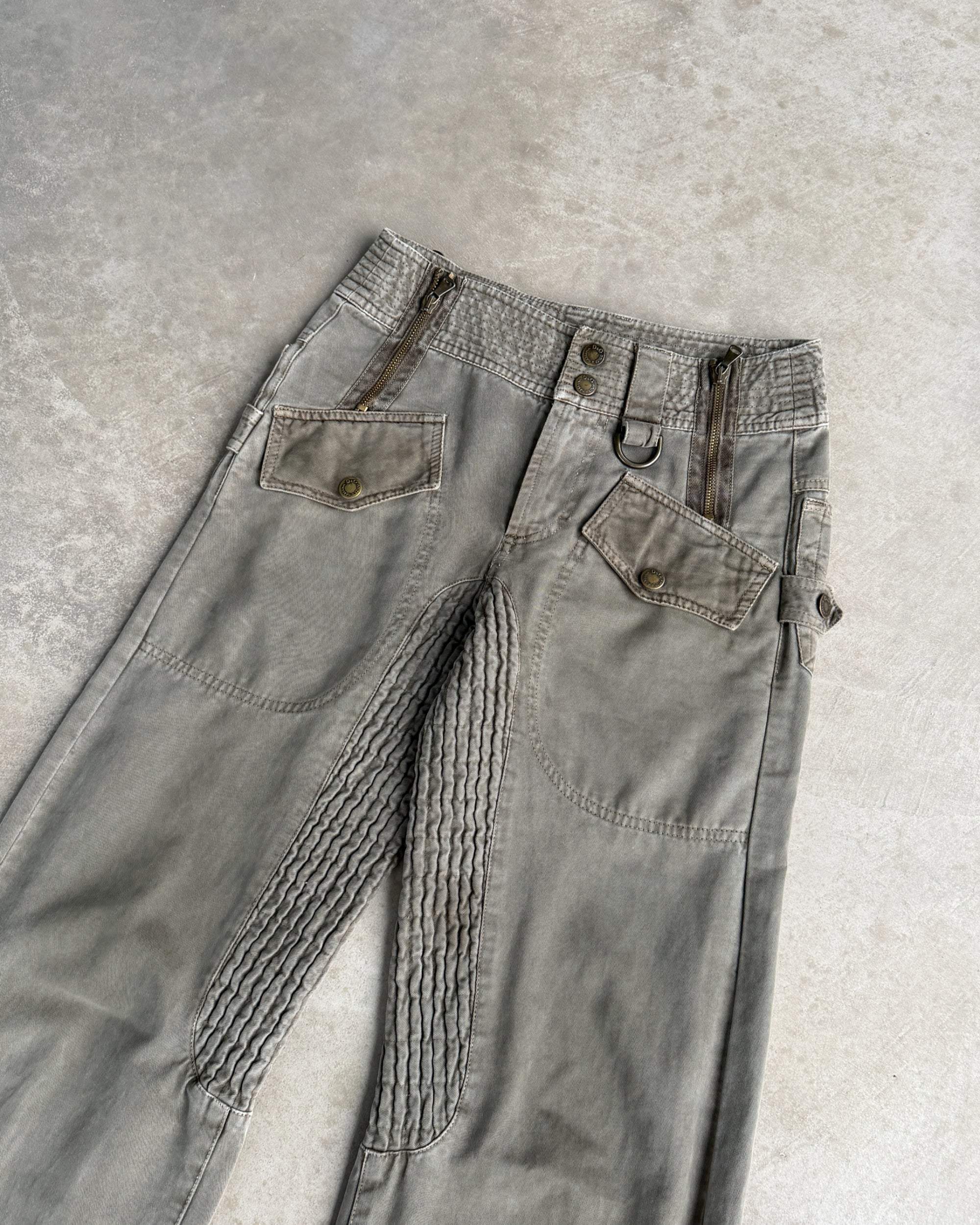 Dolce and Gabbana D&G Cargo Zipper Trousers – S-on a concrete background