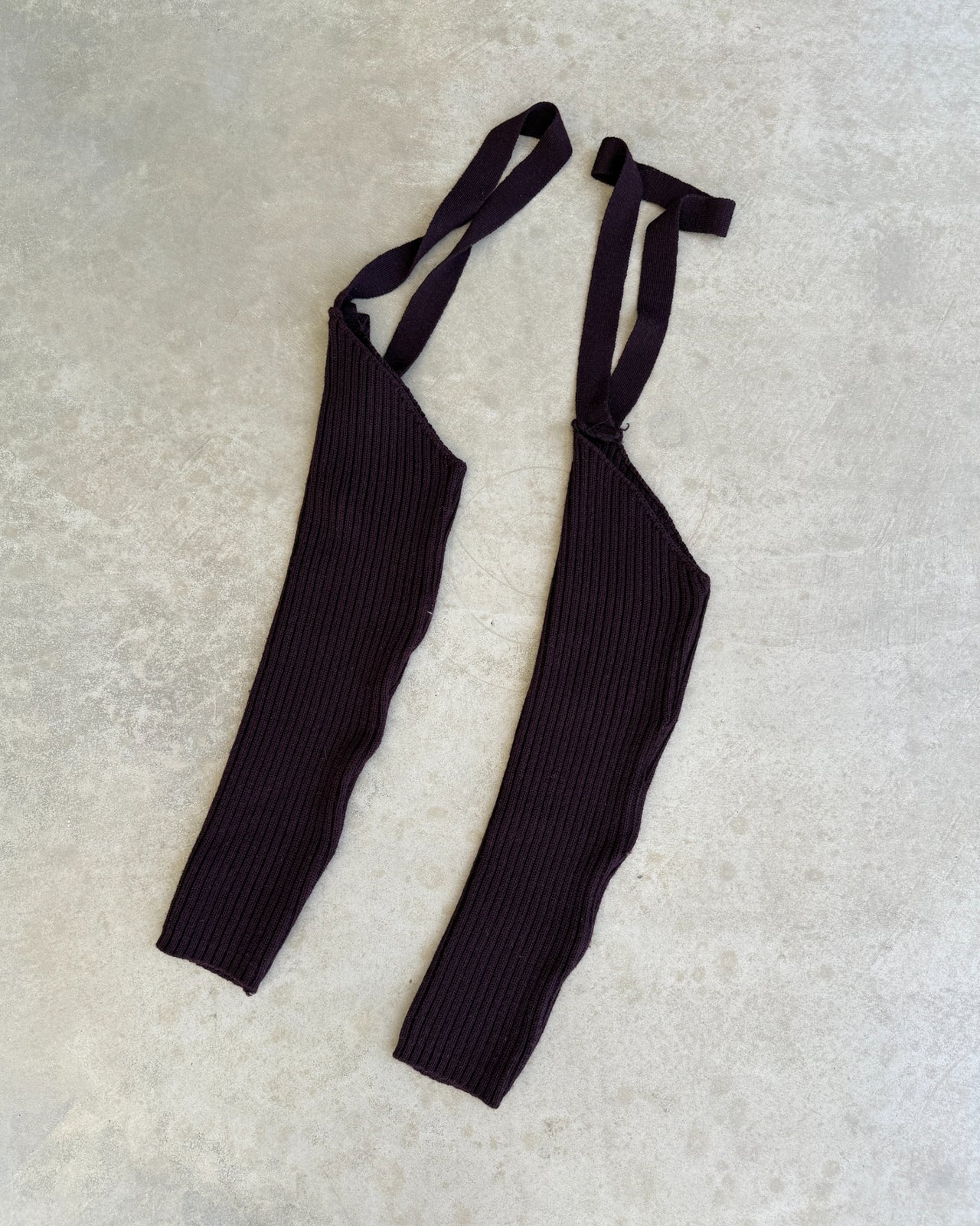 Jean Paul Gaultier Jeans 1990s Ribbed Sweatshirt with Removable Sleeves – S-on a concrete background