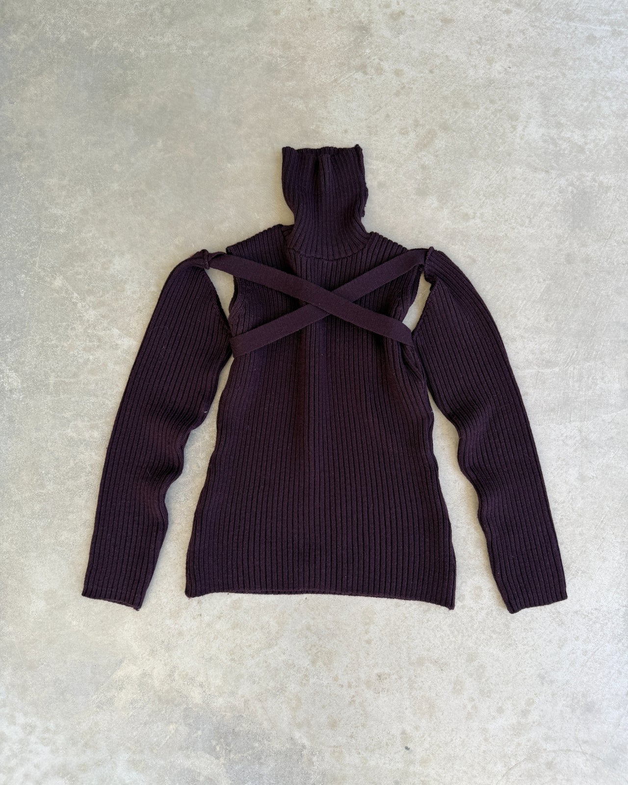 Jean Paul Gaultier Jeans 1990s Ribbed Sweatshirt with Removable Sleeves – S-on a concrete background