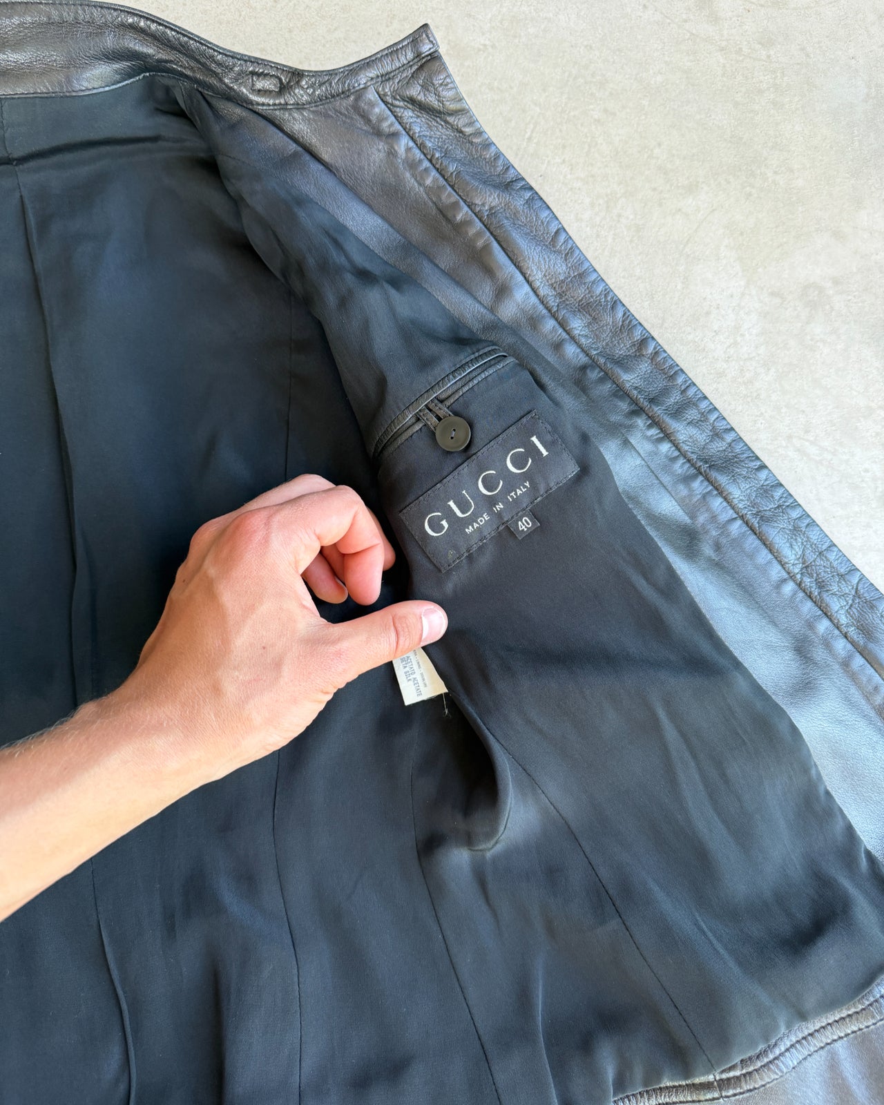 Gucci by Tom Ford FW97 Black Leather Jacket – S-on a concrete background