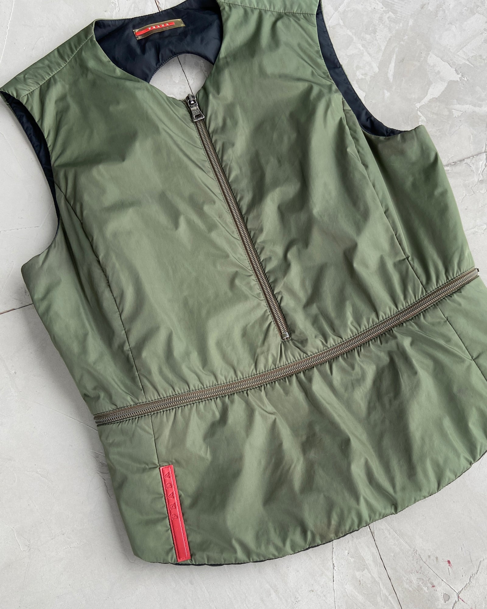 PRADA FW1999 2-IN-1 NYLON BACKLESS VEST & BAG – BAD MOUTH* PRADA FW1999 2-IN-1 NYLON BACKLESS VEST & BAG – BAD MOUTH*