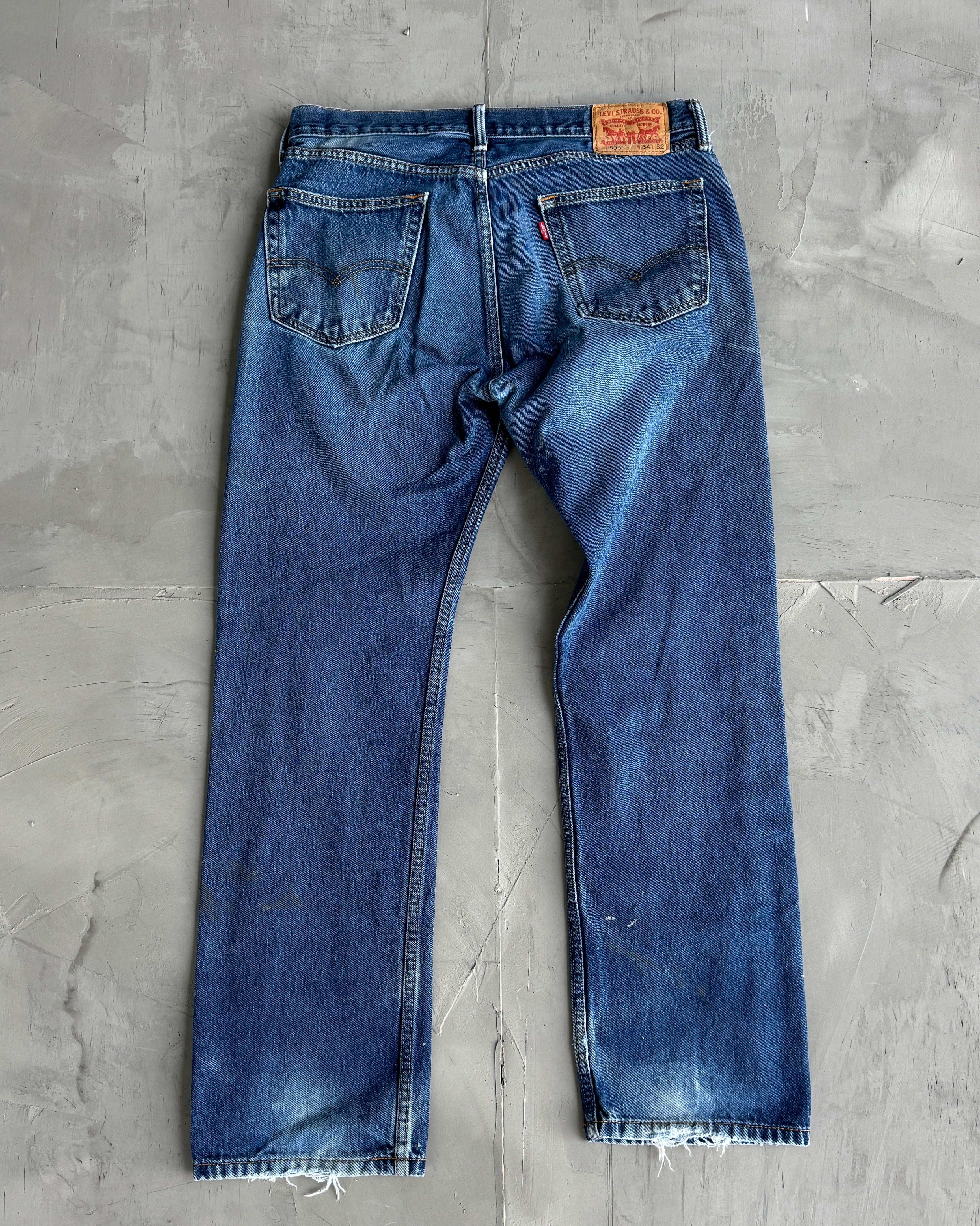 LEVI’S WASHED DISTRESSED 505 BLUE JEANS - W32/33