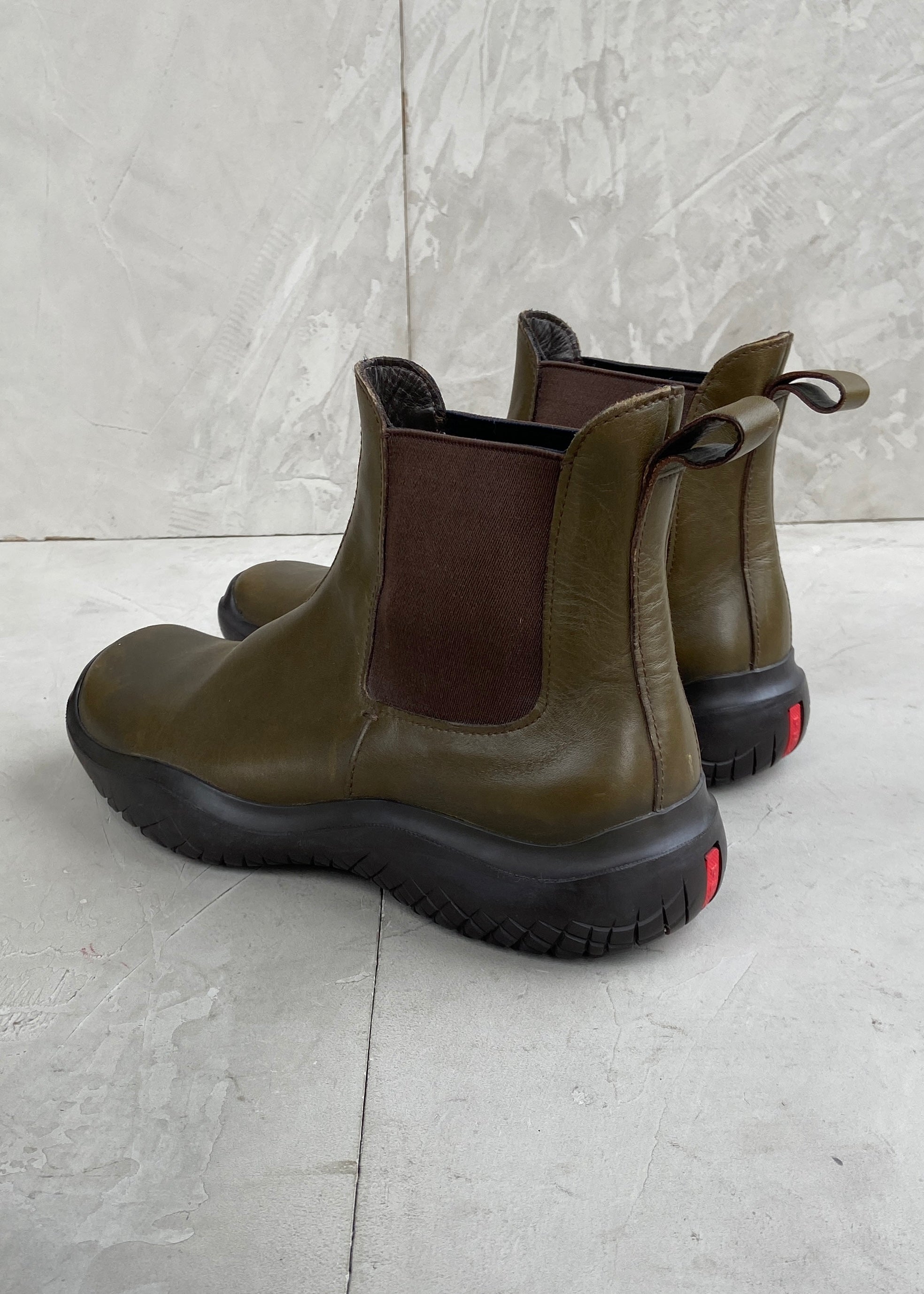 PRADA FW99 VIBRAM SOLE LEATHER BOOTS - UK 9 / EU 43