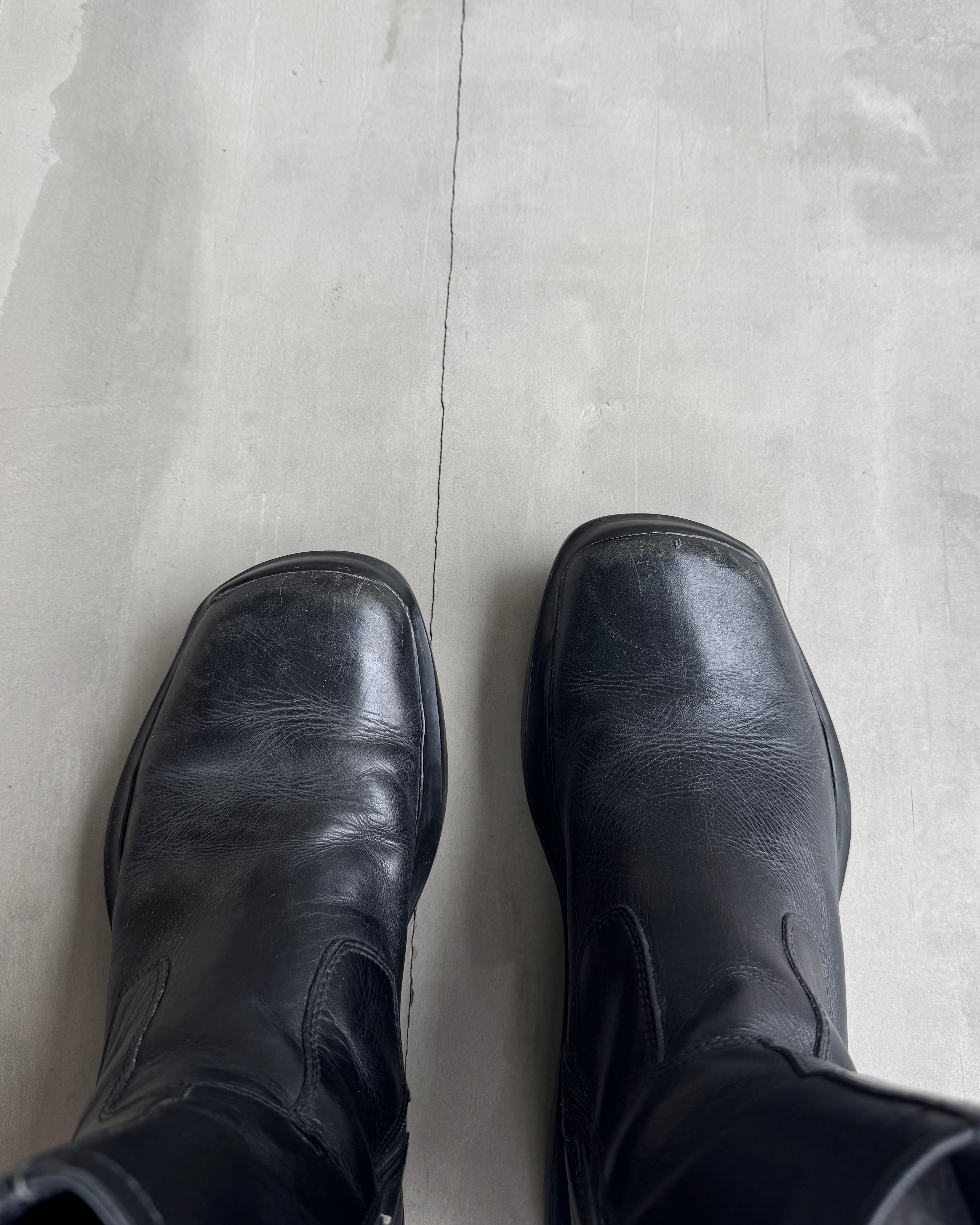 PRADA AW99 VIBRAM LEATHER BOOTS - UK 9