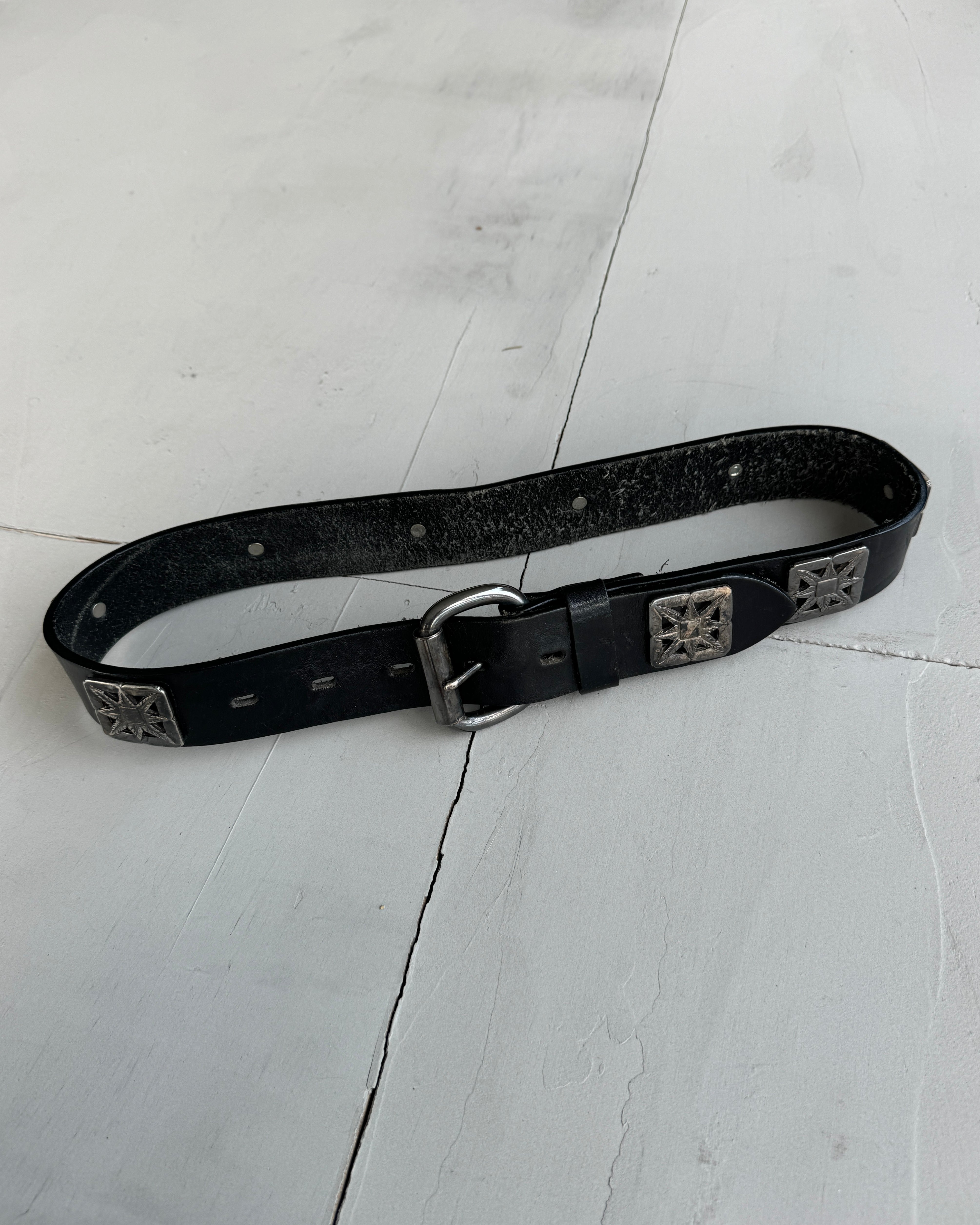 STUDDED 90'S LEATHER & SILVER HARDWARE BELT