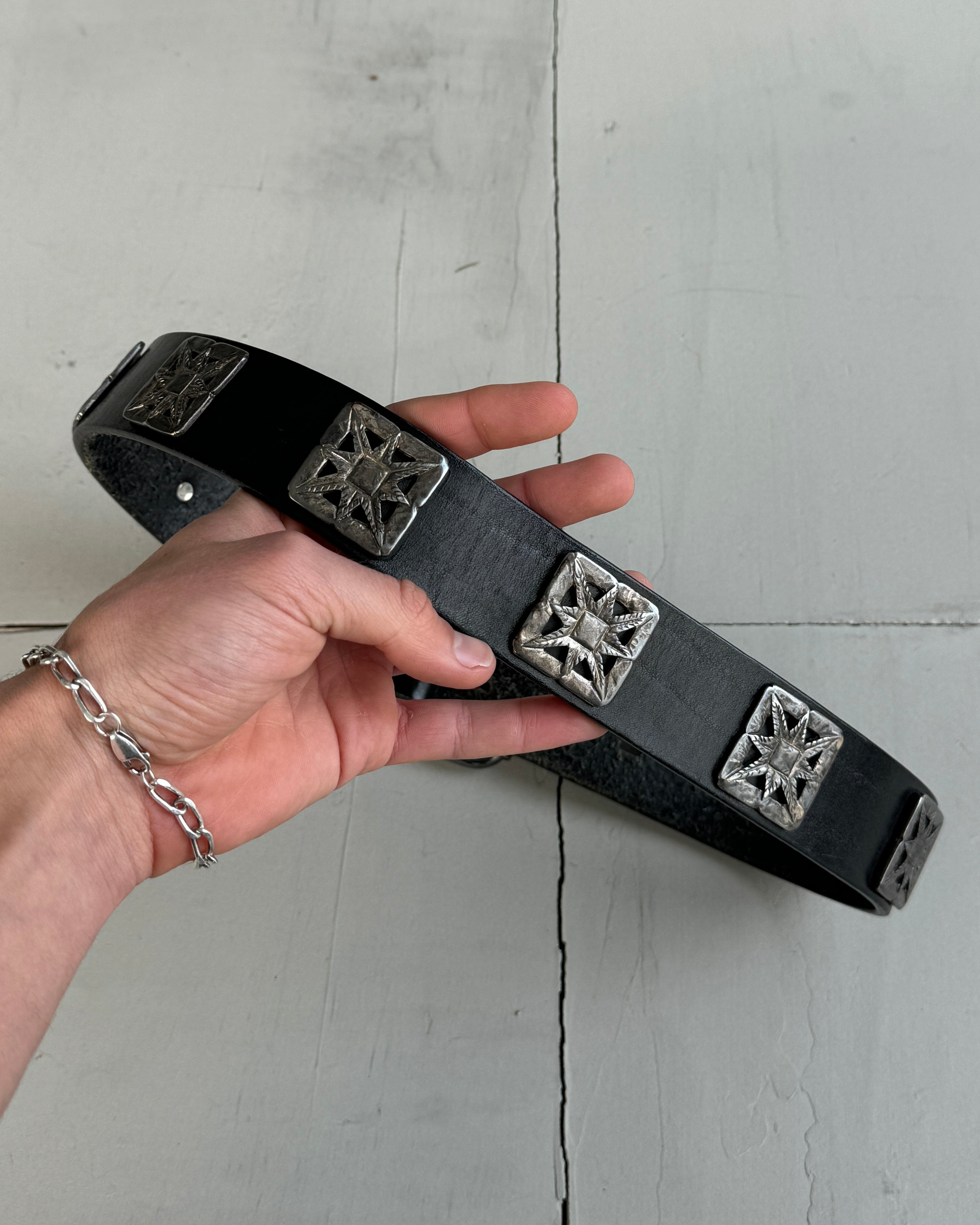 STUDDED 90'S LEATHER & SILVER HARDWARE BELT