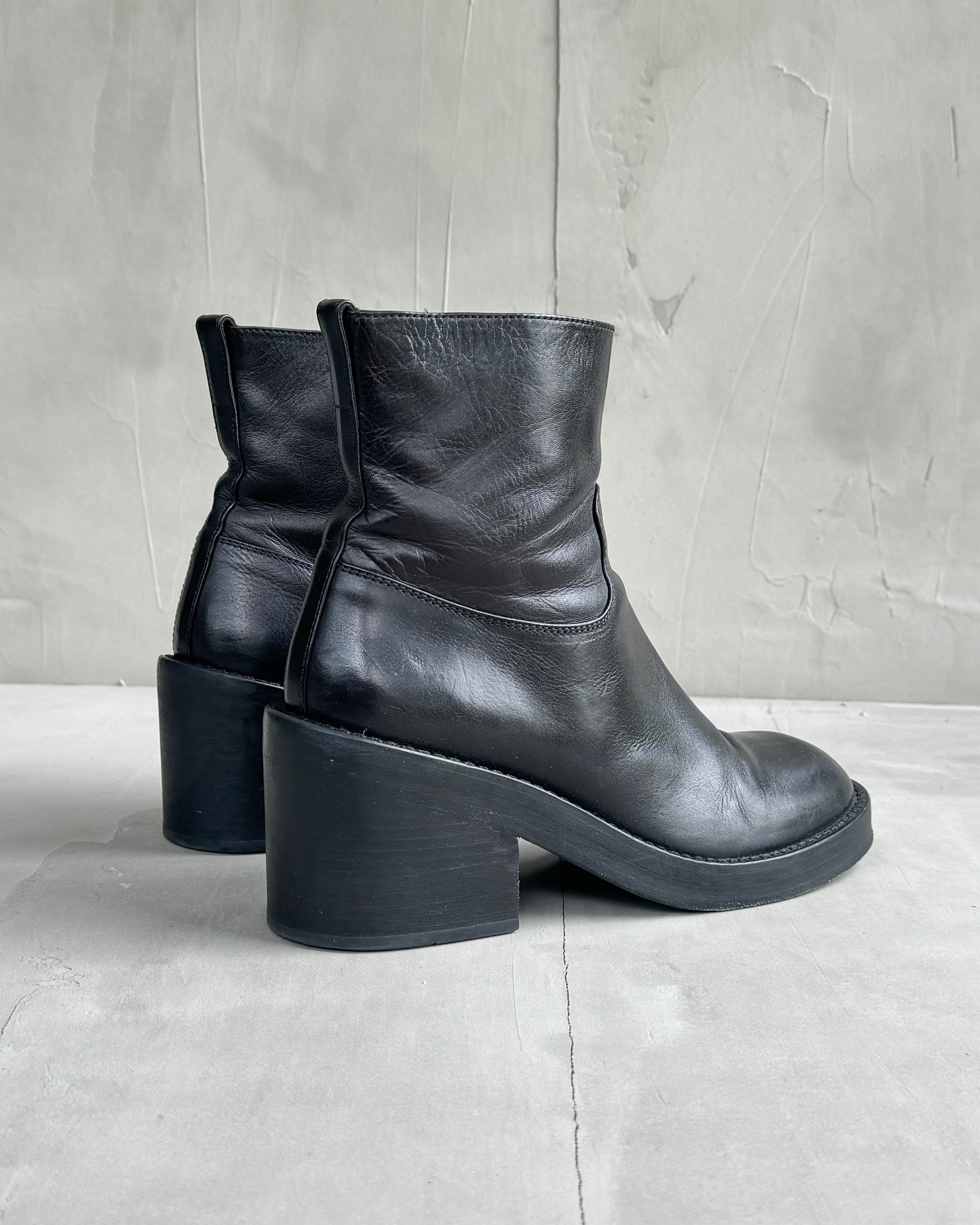 ANN DEMEULEMEESTER HEELED LEATHER BOOT - EU 41