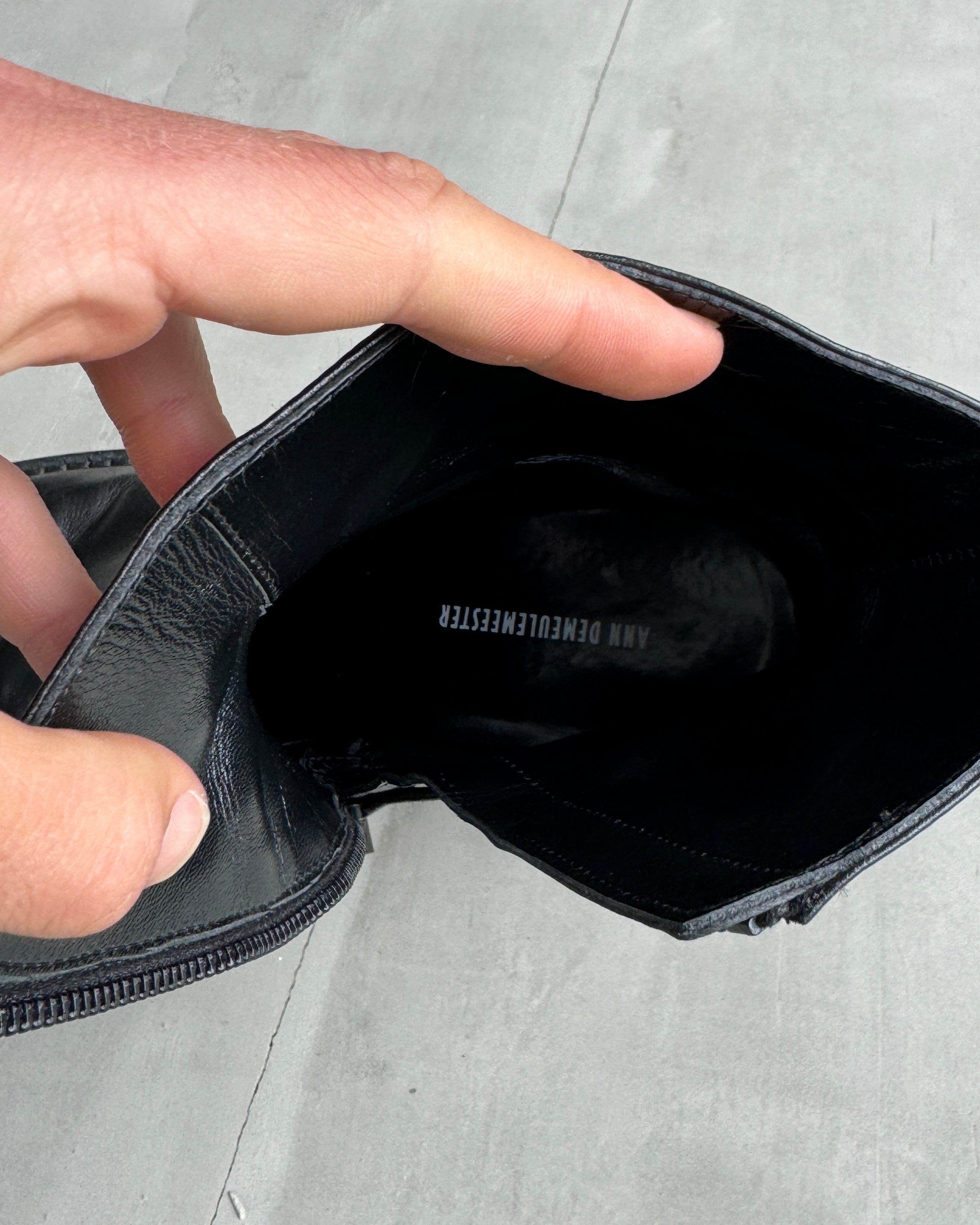 ANN DEMEULEMEESTER HEELED LEATHER BOOT - EU 41