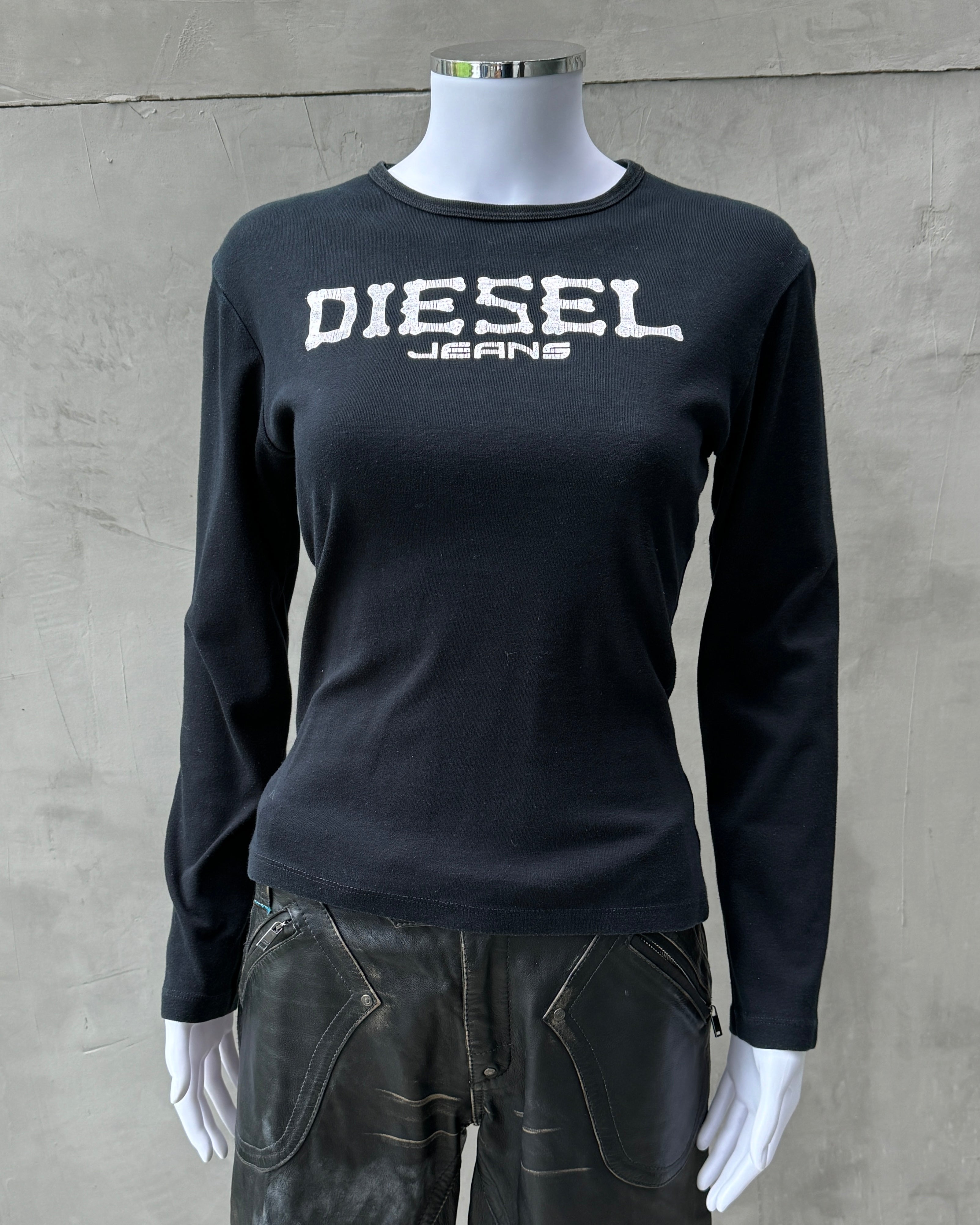 DIESEL JEANS SILVER SPELLOUT LOGO TOP - L