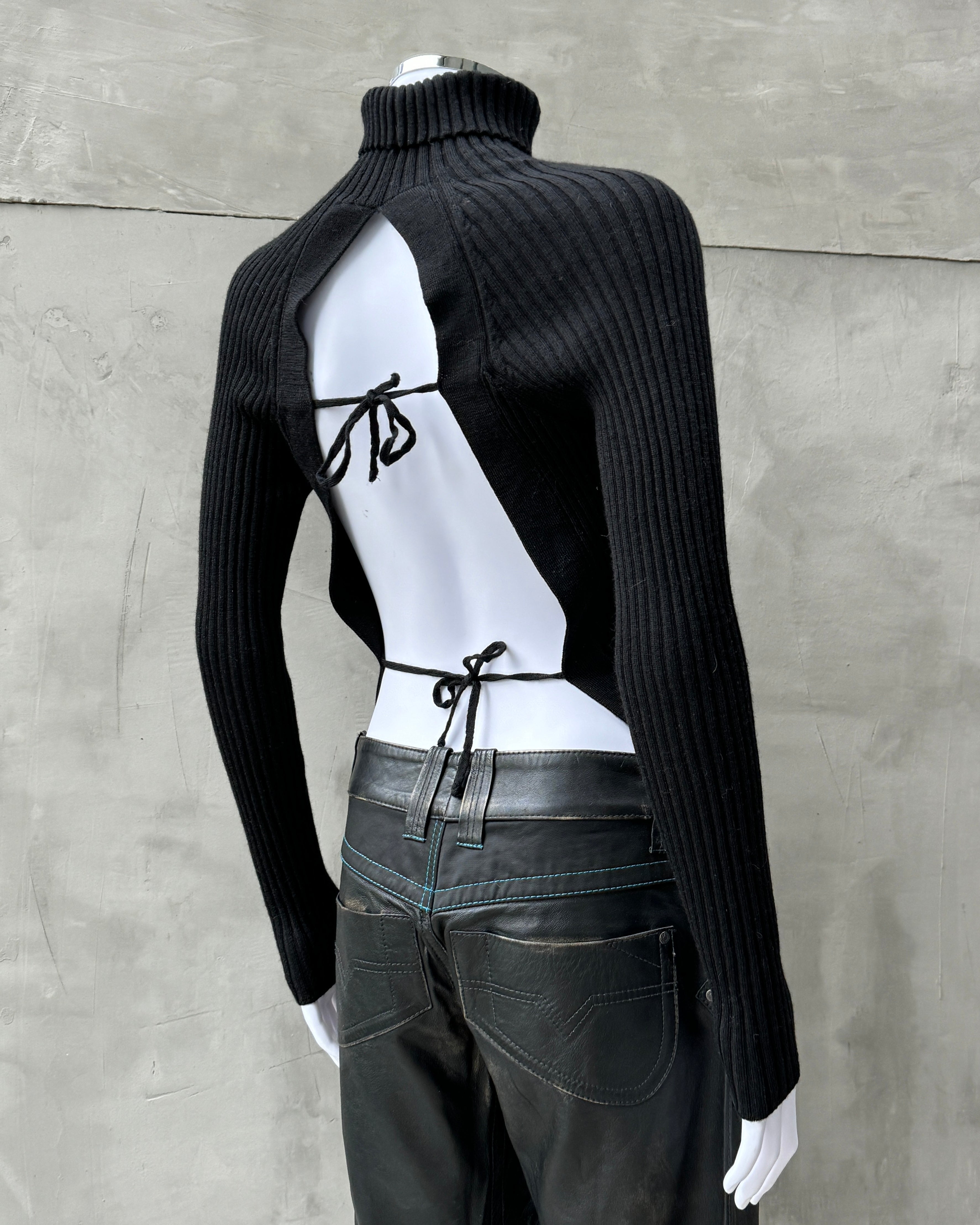 JEAN PAUL GAULTIER JPG BACKLESS TIE RIBBED SWEATSHIRT - M/L