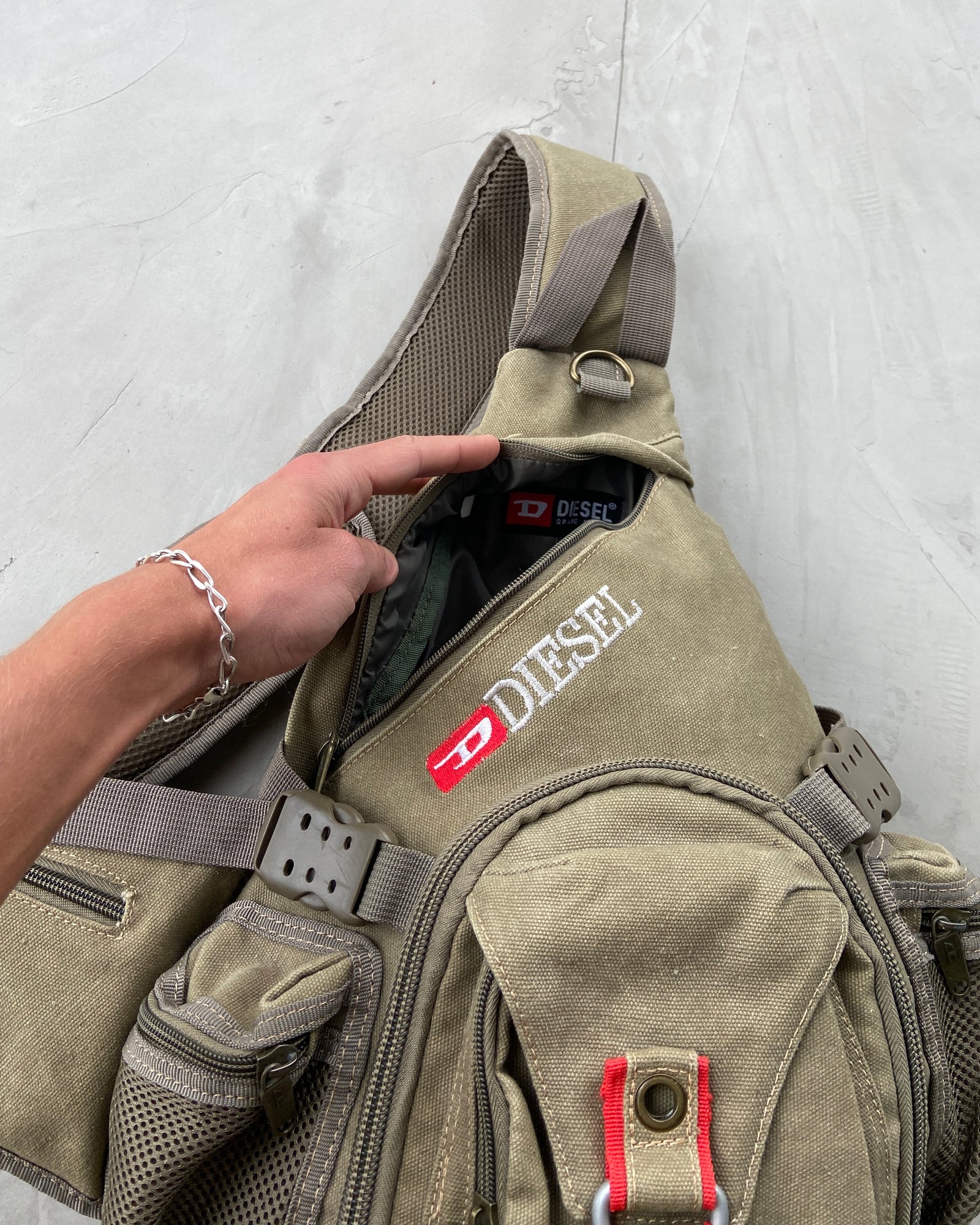 DIESEL 2000'S UTILITY SLING BAG – BAD MOUTH*