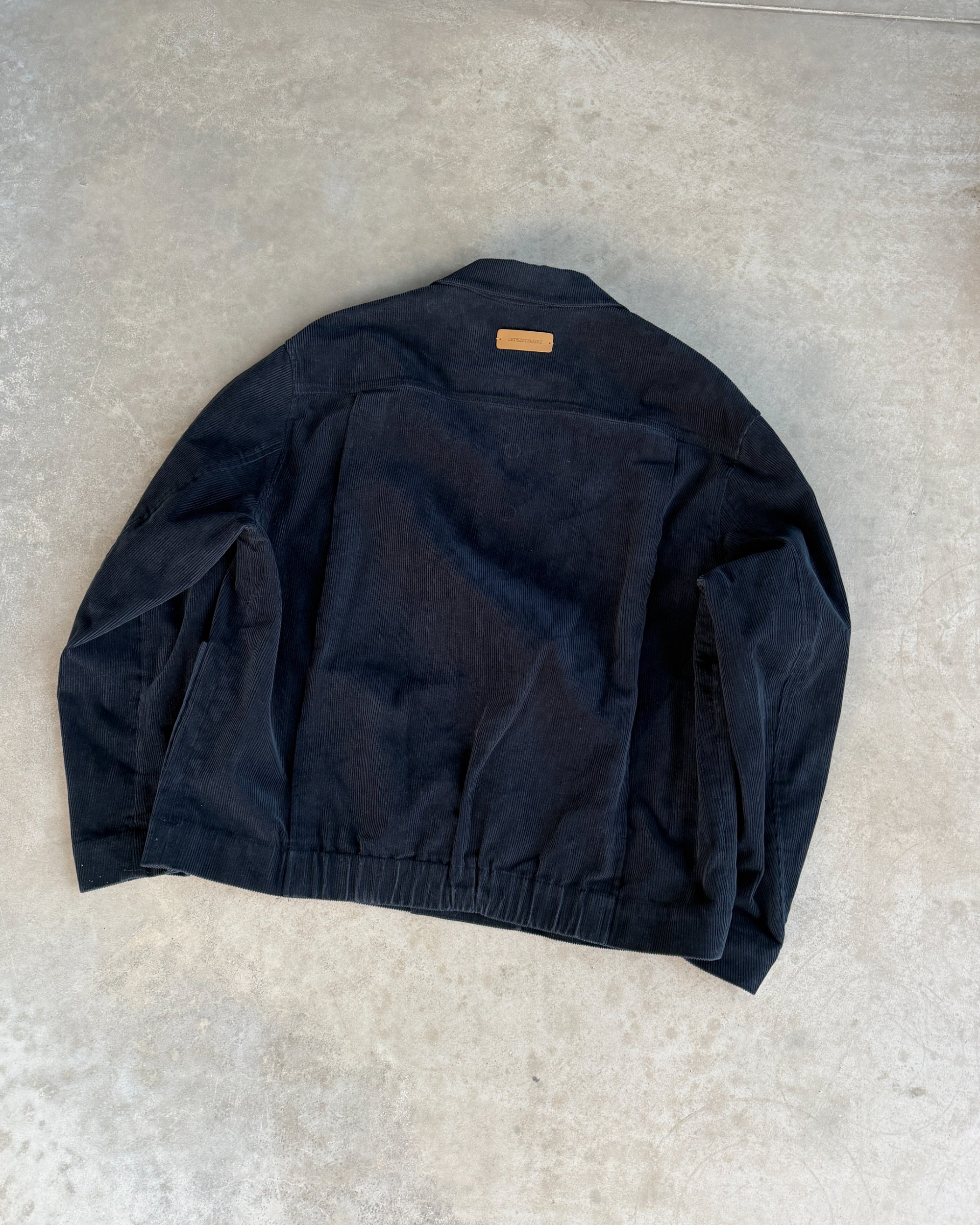 LE17SEPTEMBRE HOMME Cord Overshirt Jacket – M–L-on a concrete background