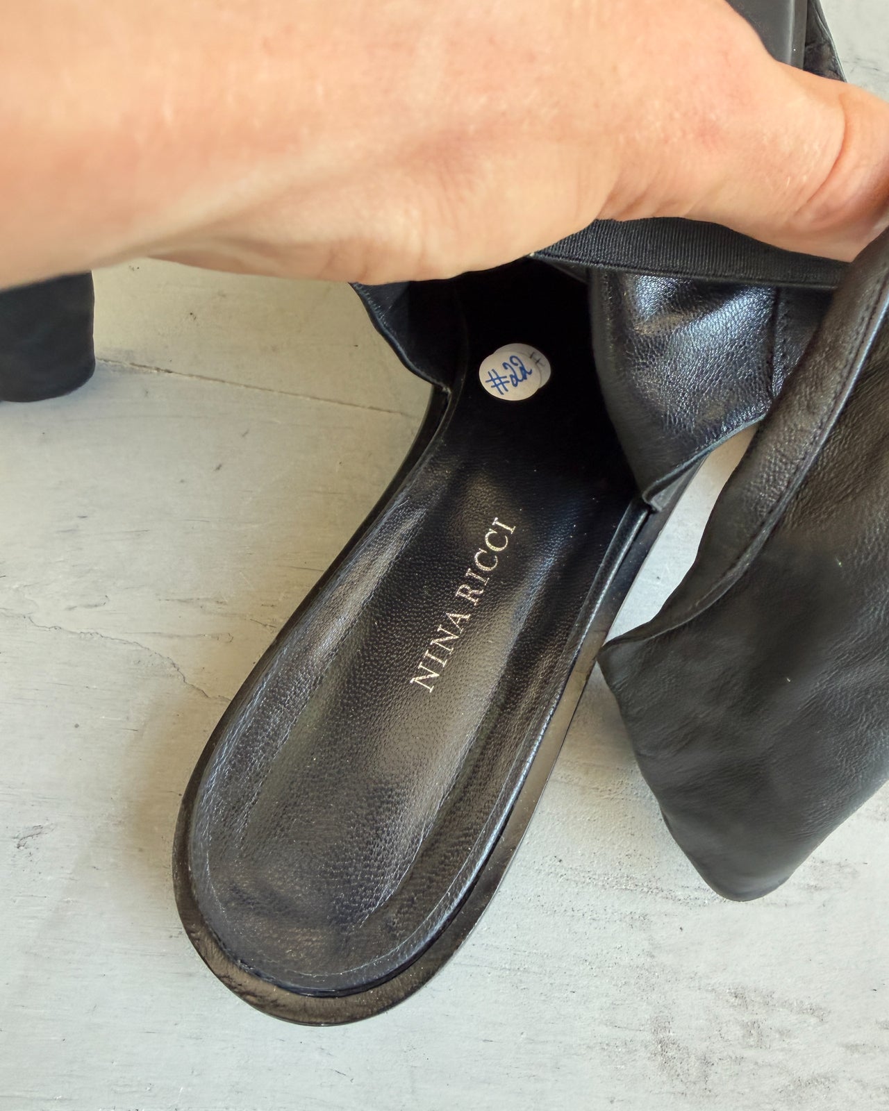 Nina Ricci Black Leather Square Toe Mule – EU 40-on a concrete background