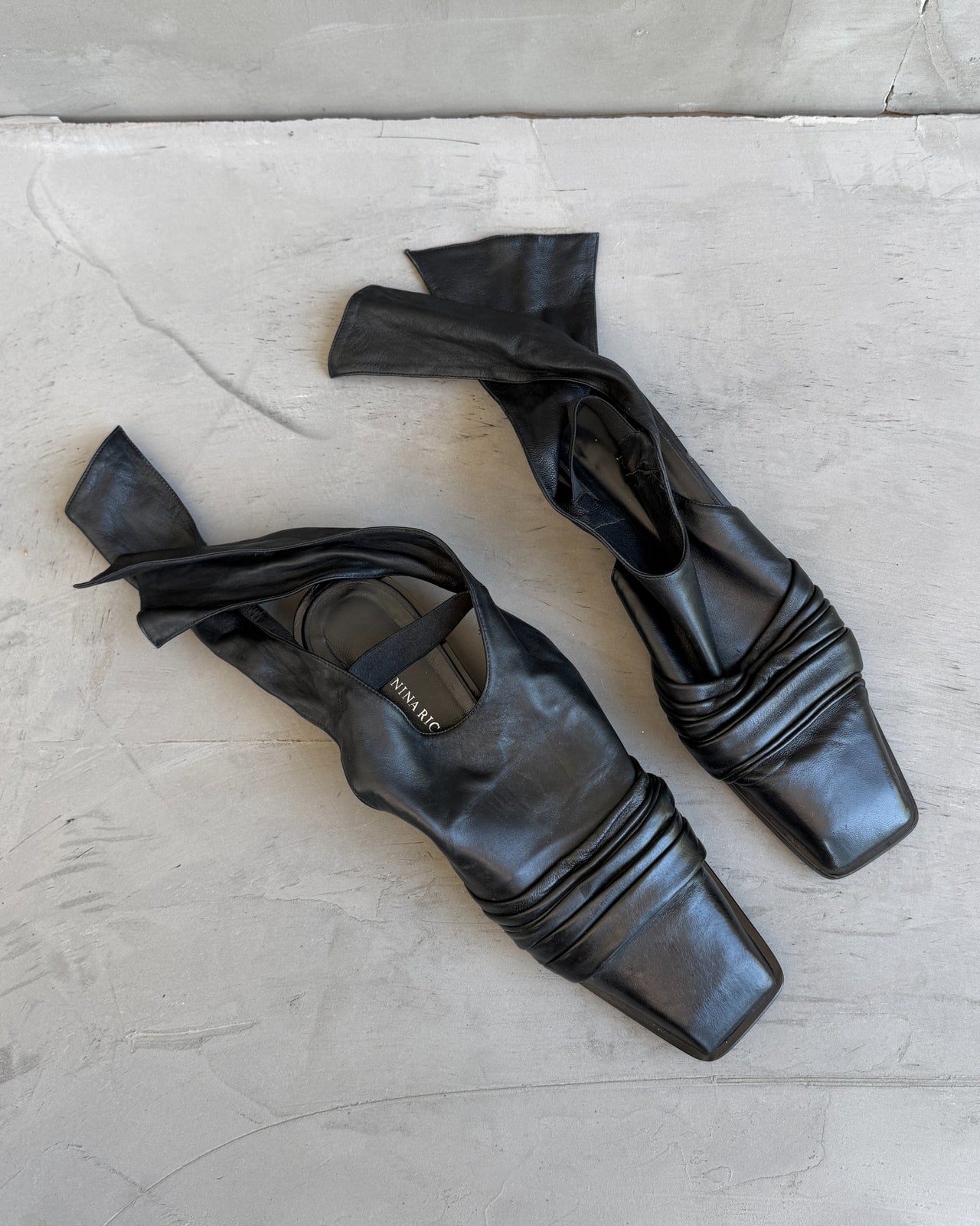 Nina Ricci Black Leather Square Toe Mule – EU 40-on a concrete background