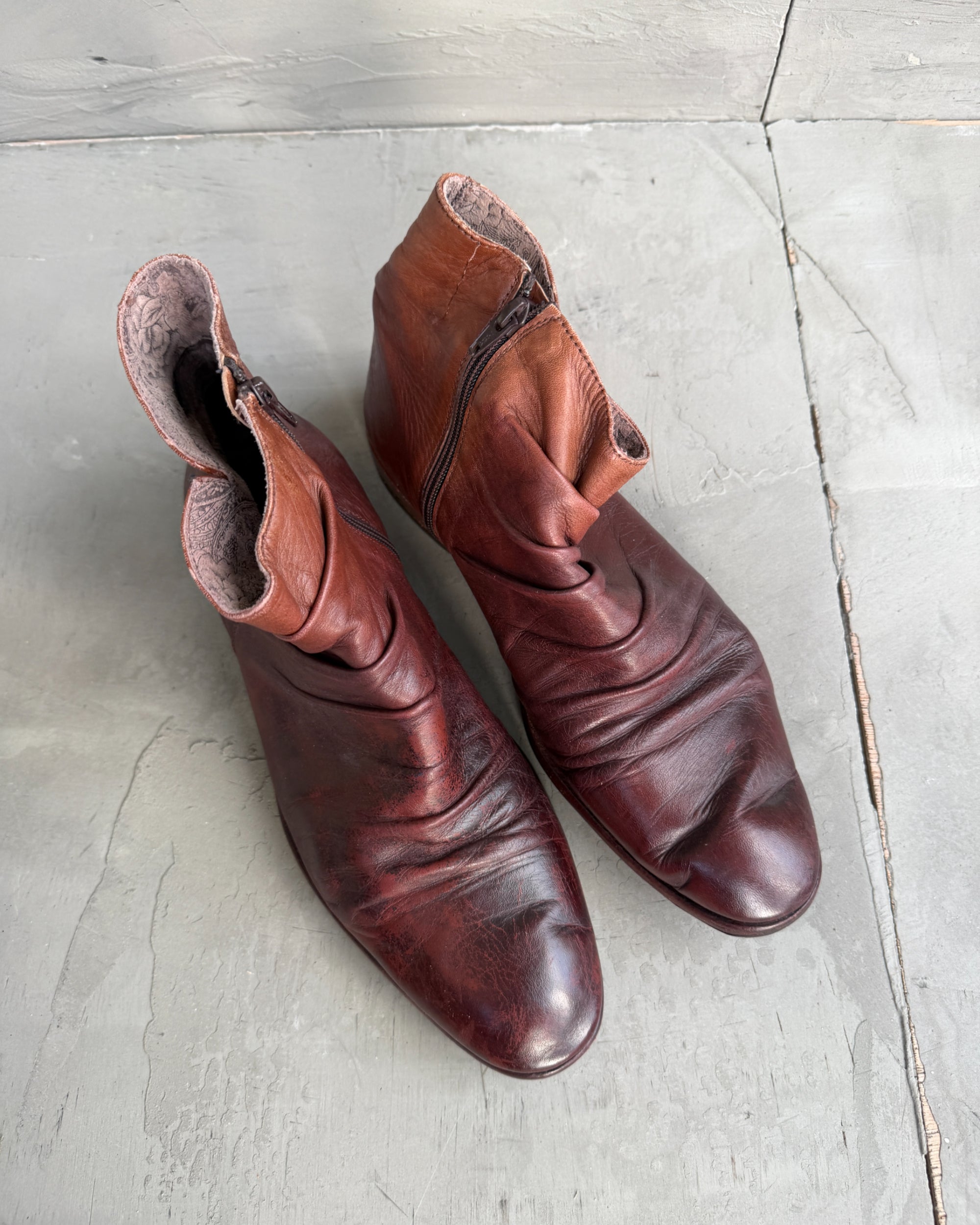 Sole Made in London Creased Leather Ankle Boots – EU 43-on a concrete background