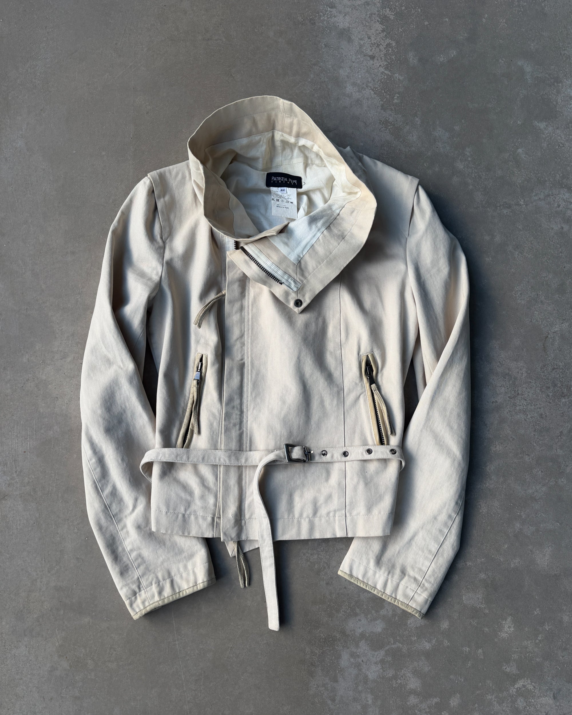 Patrizia Pepe Asymmetric Cotton Jacket – M-on a concrete background