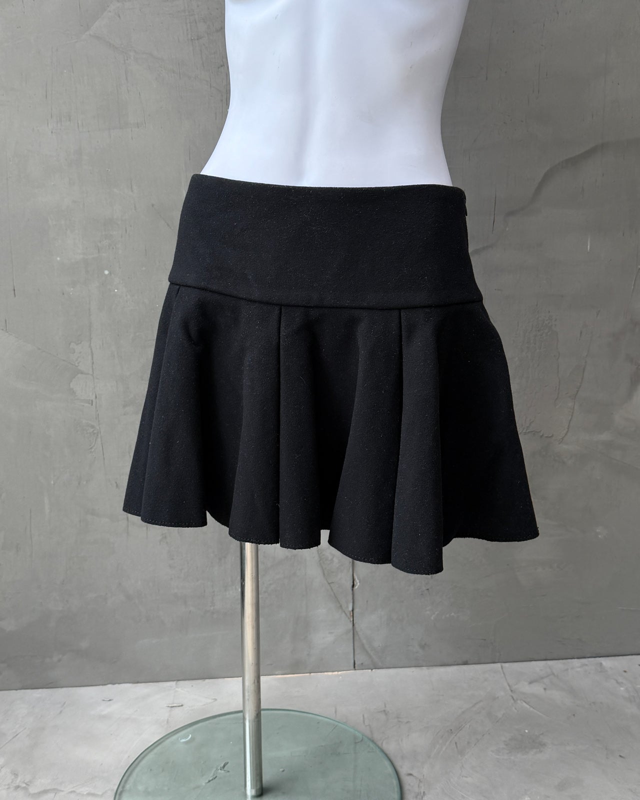 Armani Jeans Pleated Black Mini Skirt – S-on a concrete background