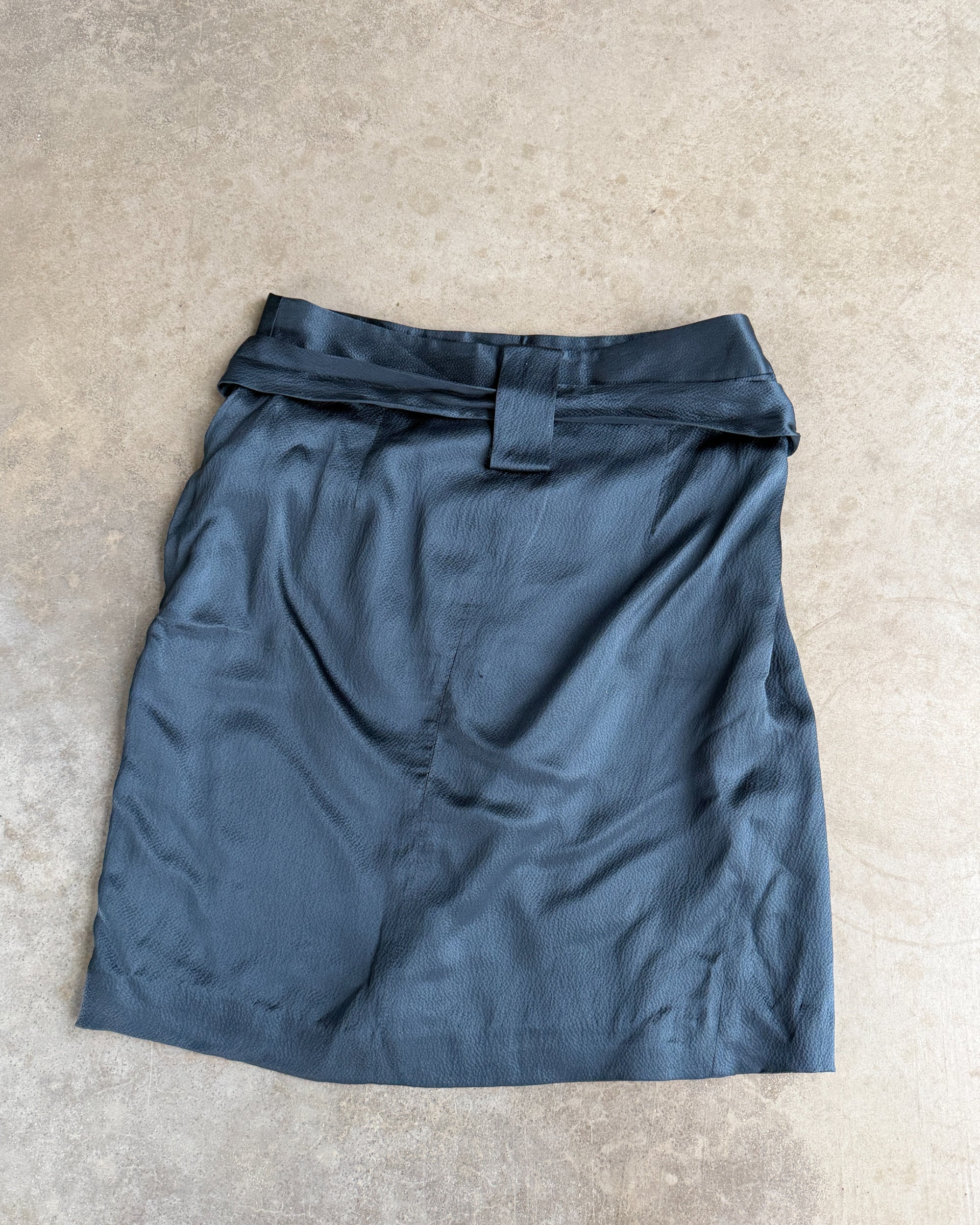 Stella McCartney Silk Wrap Midi Skirt – XS–S-on a concrete background