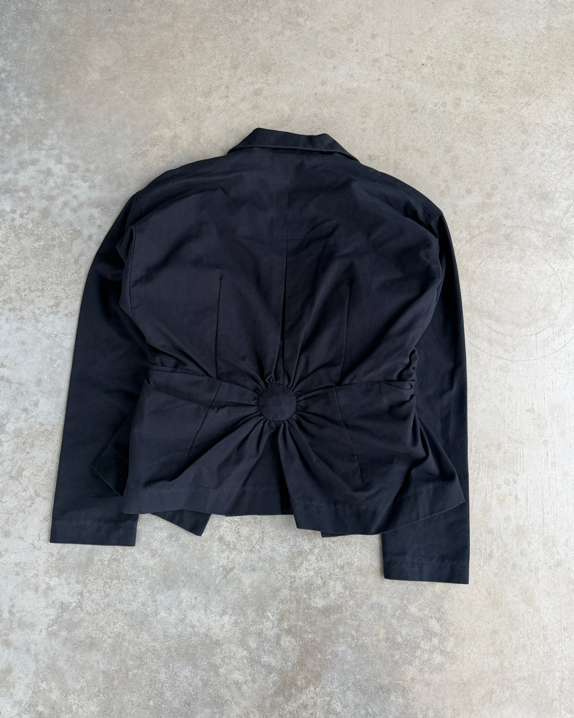Issey Miyake FW03 Ruched Circle Jacket – S-on a concrete background