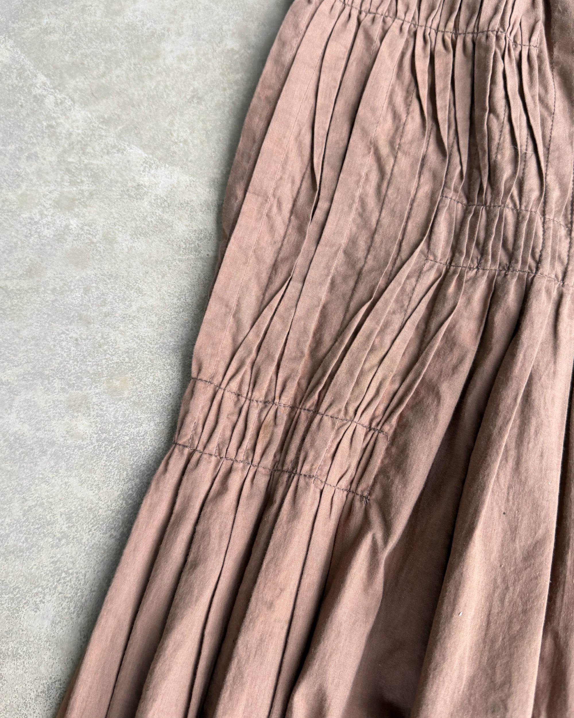 Issey Miyake Fête AW16 Maxi Skirt – S-on a concrete background