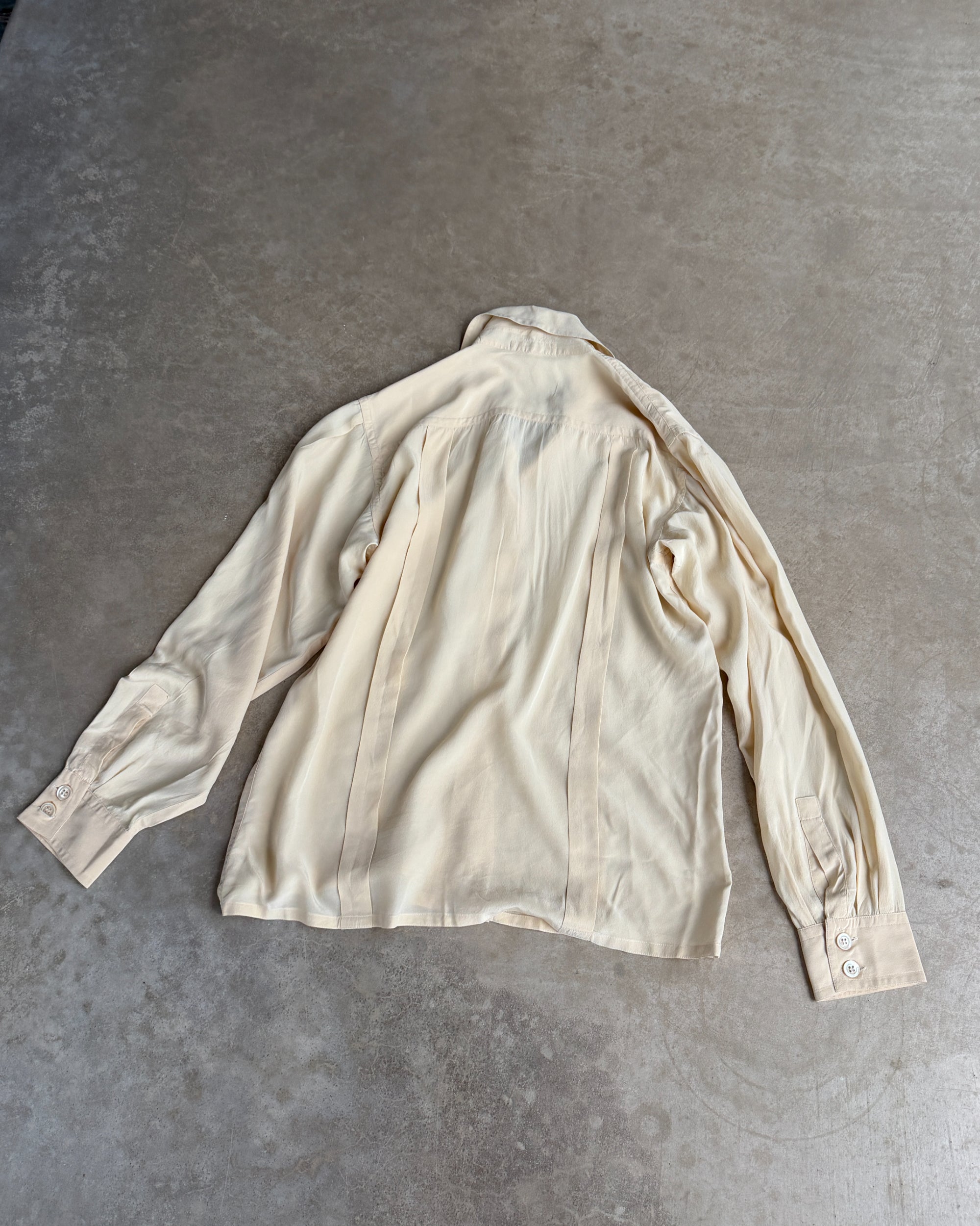 Jil Sander Silk Shirt – S-on a concrete background