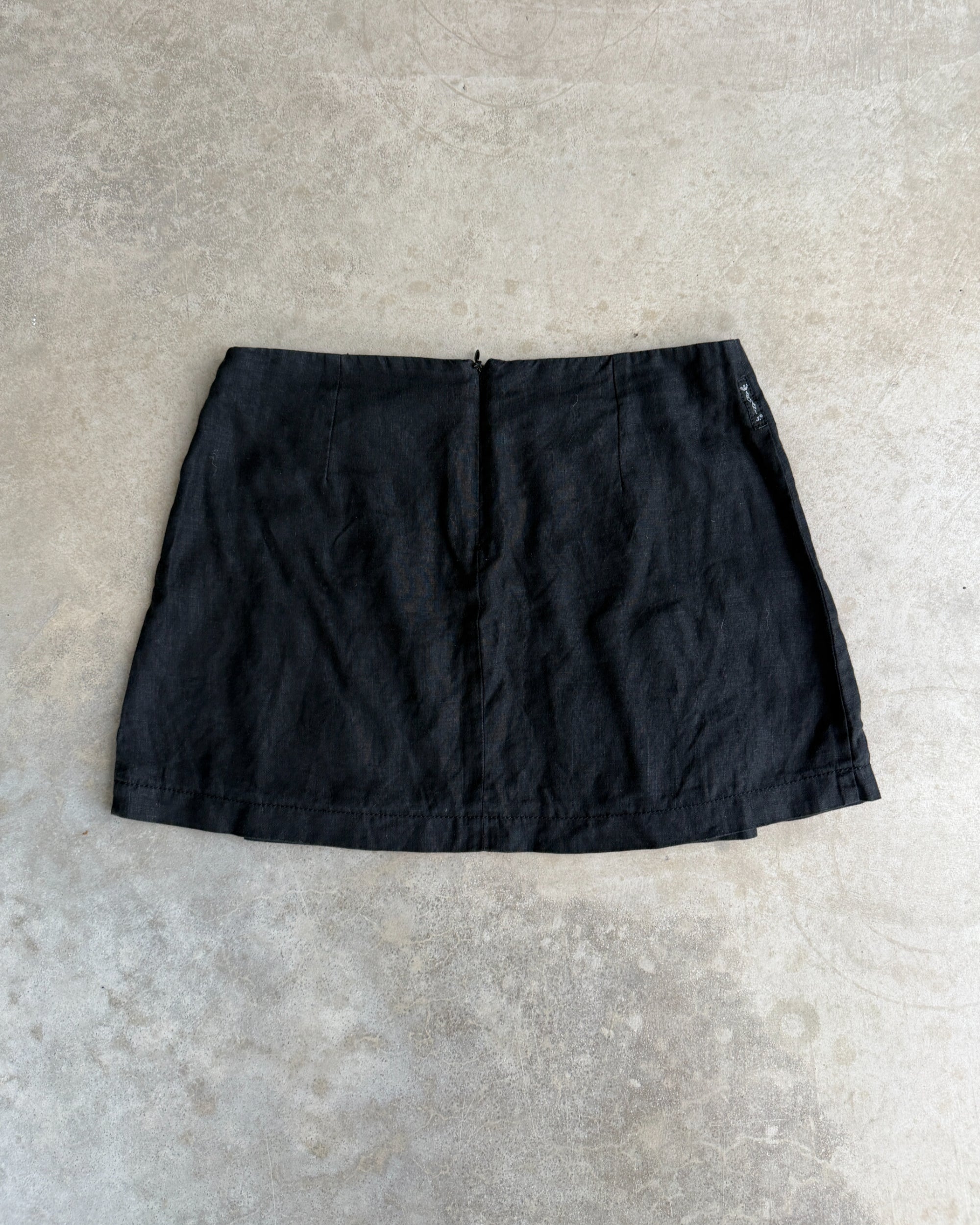Armani Jeans Linen Mini Skirt – XS-on a concrete background