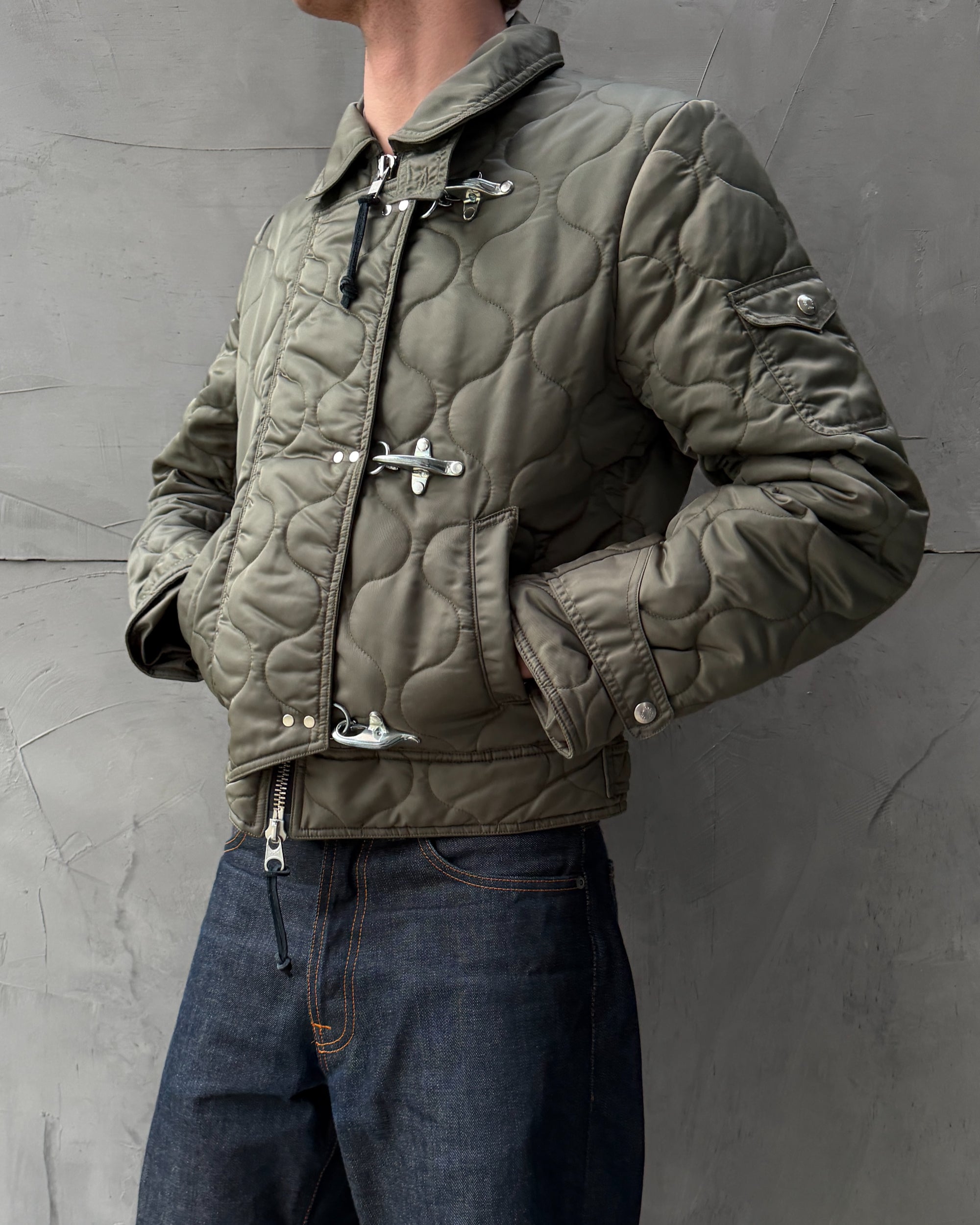 Monitaly Fireman Clasp Padded Jacket – M-on a concrete background