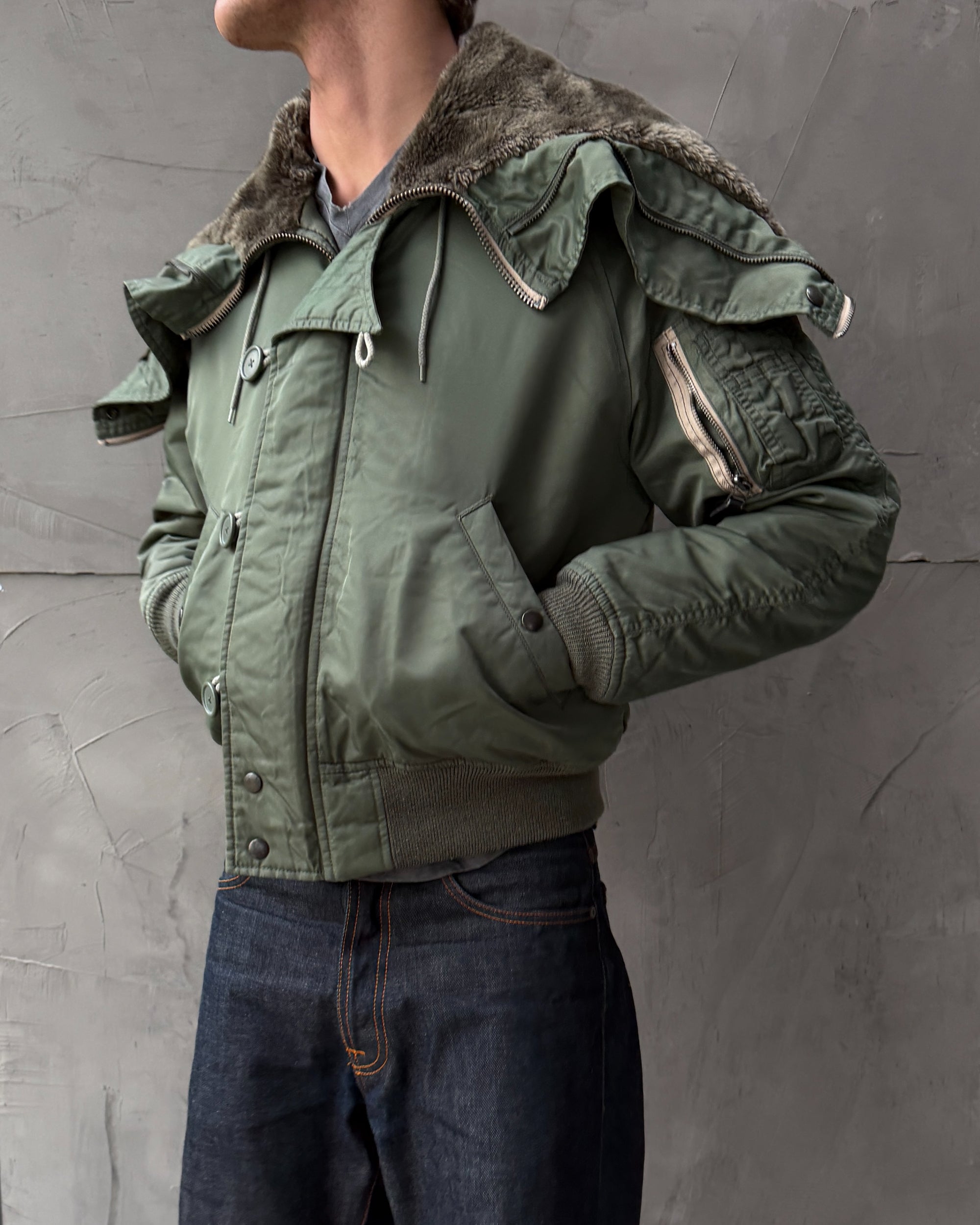 Avirex 1990s Convertible Hood Jacket – S-on a concrete background