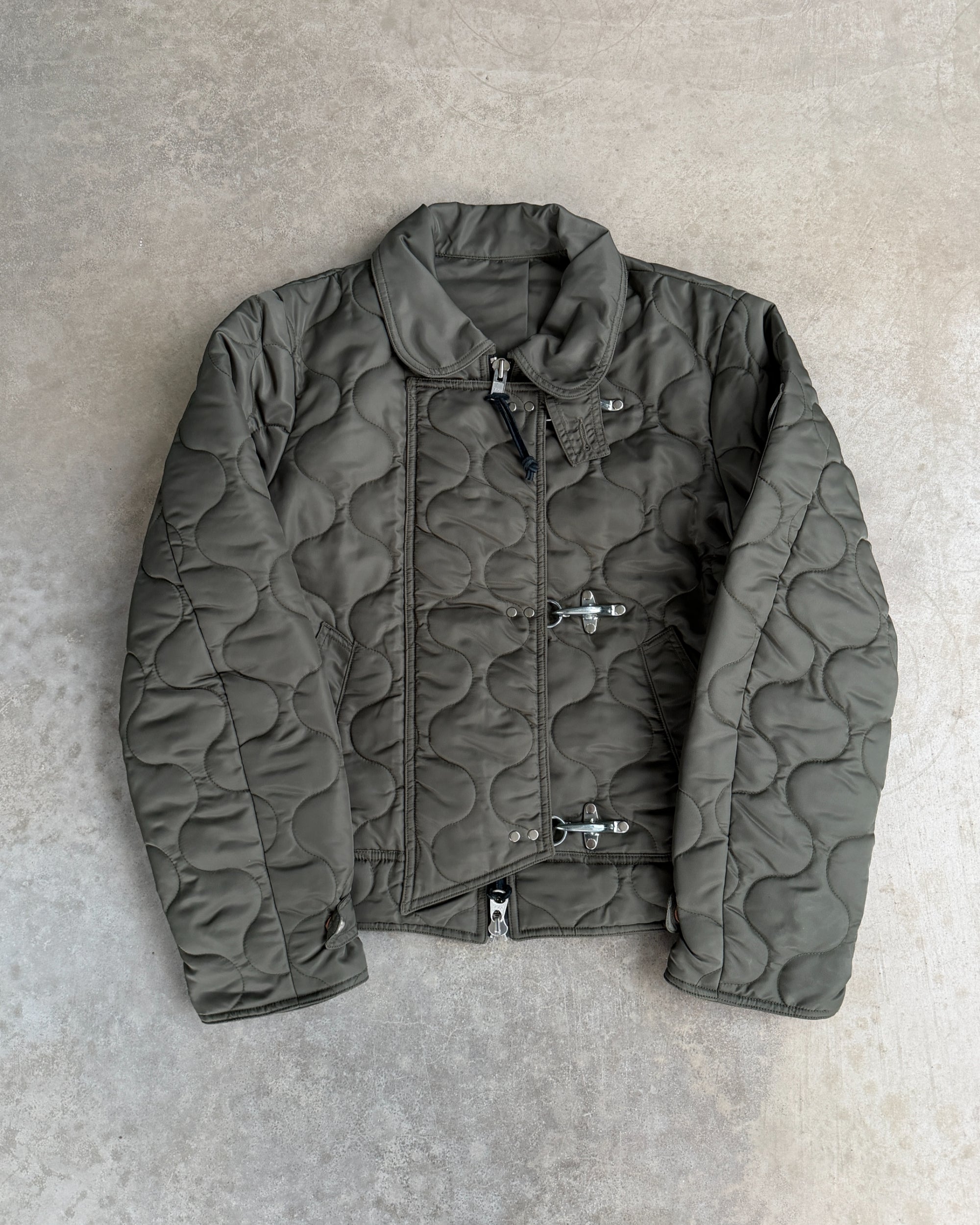 Monitaly Fireman Clasp Padded Jacket – M-on a concrete background
