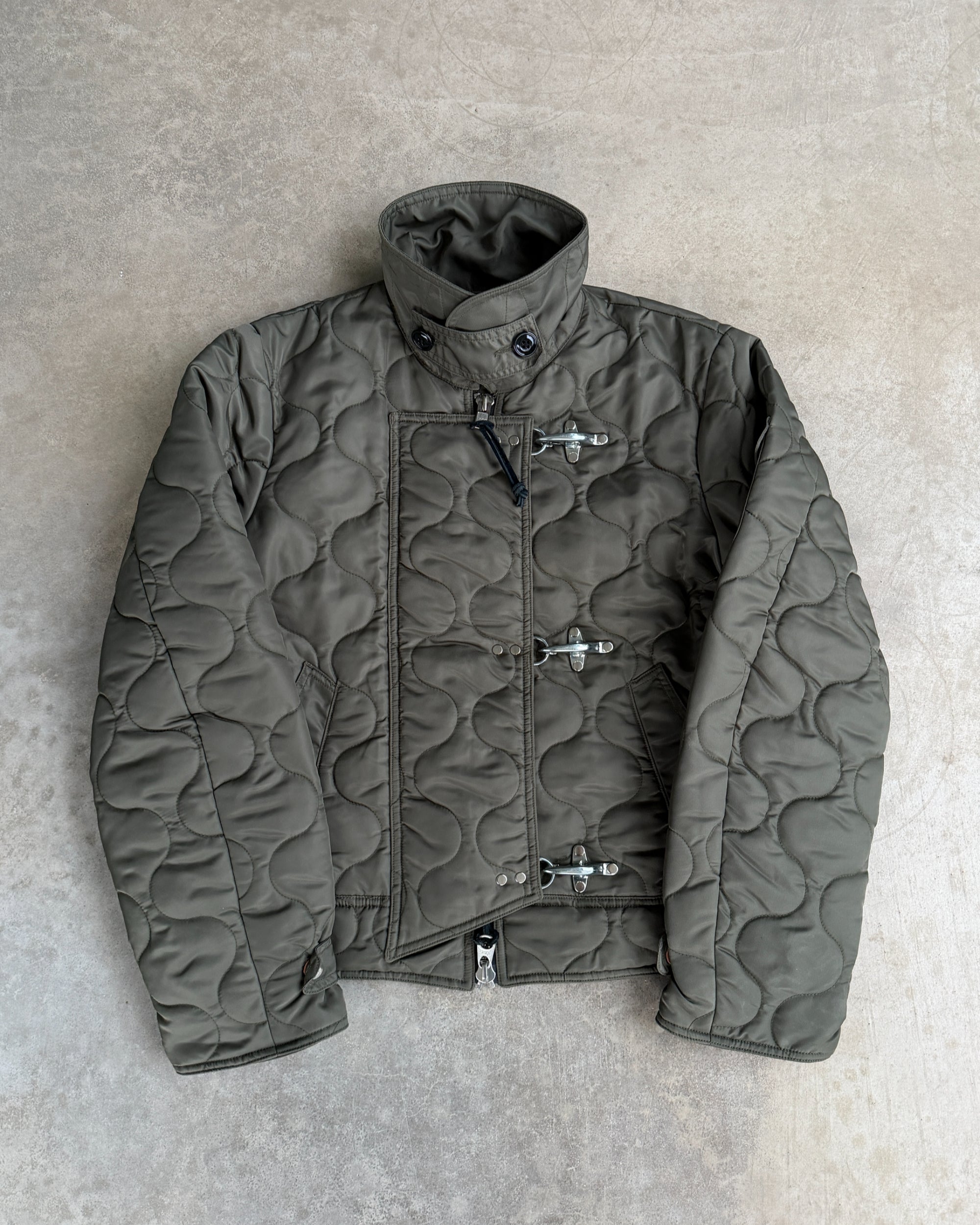 Monitaly Fireman Clasp Padded Jacket – M-on a concrete background