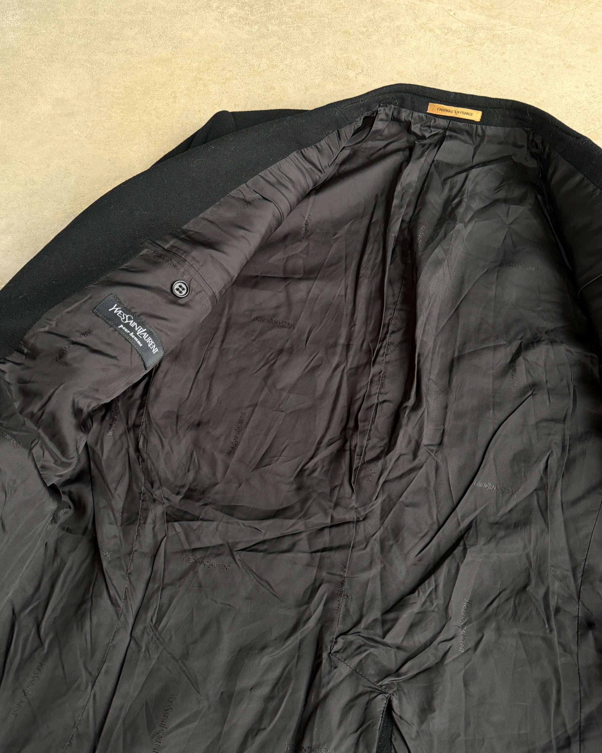 Yves Saint Laurent Pour Homme Wool and Cashmere Blazer – L-on a concrete background
