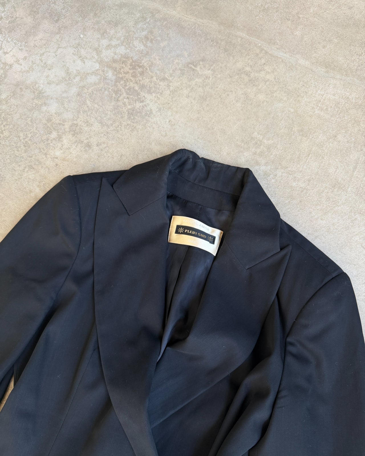 Plein Sud by Faycal Amor Black Wool Blazer – S-on a concrete background