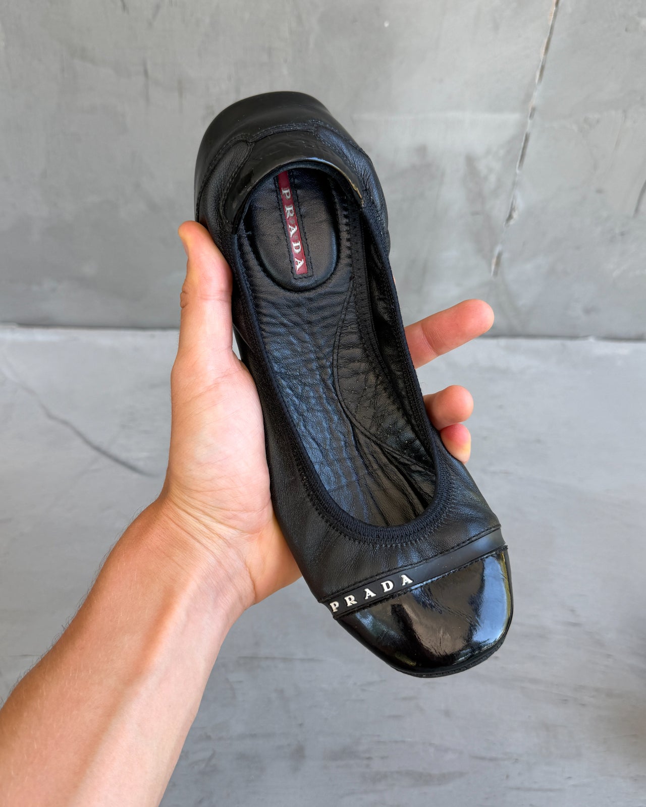 Prada Black Leather Ballet Flat – EU 37.5-on a concrete background