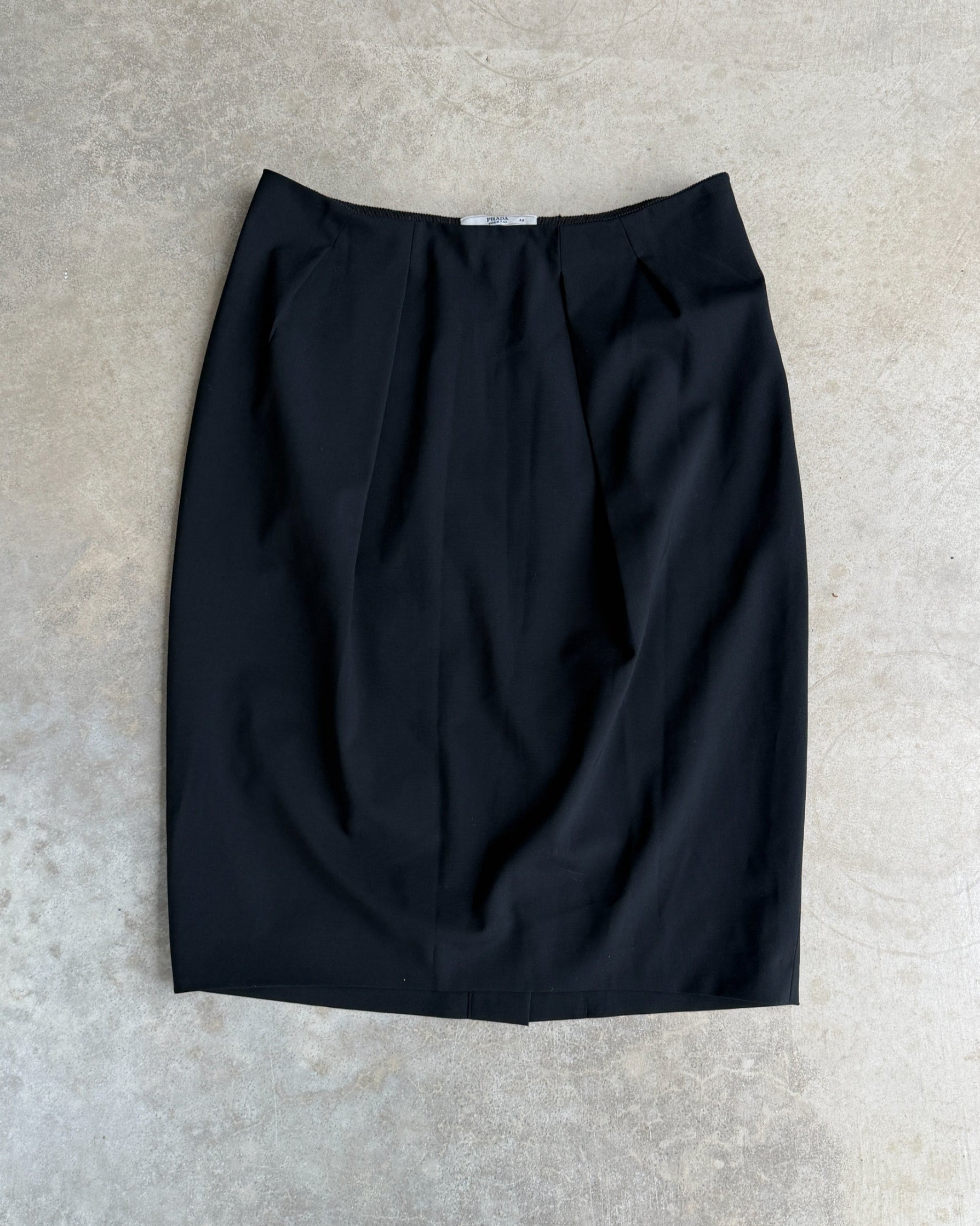 Prada Black Midi Skirt – M-on a concrete background