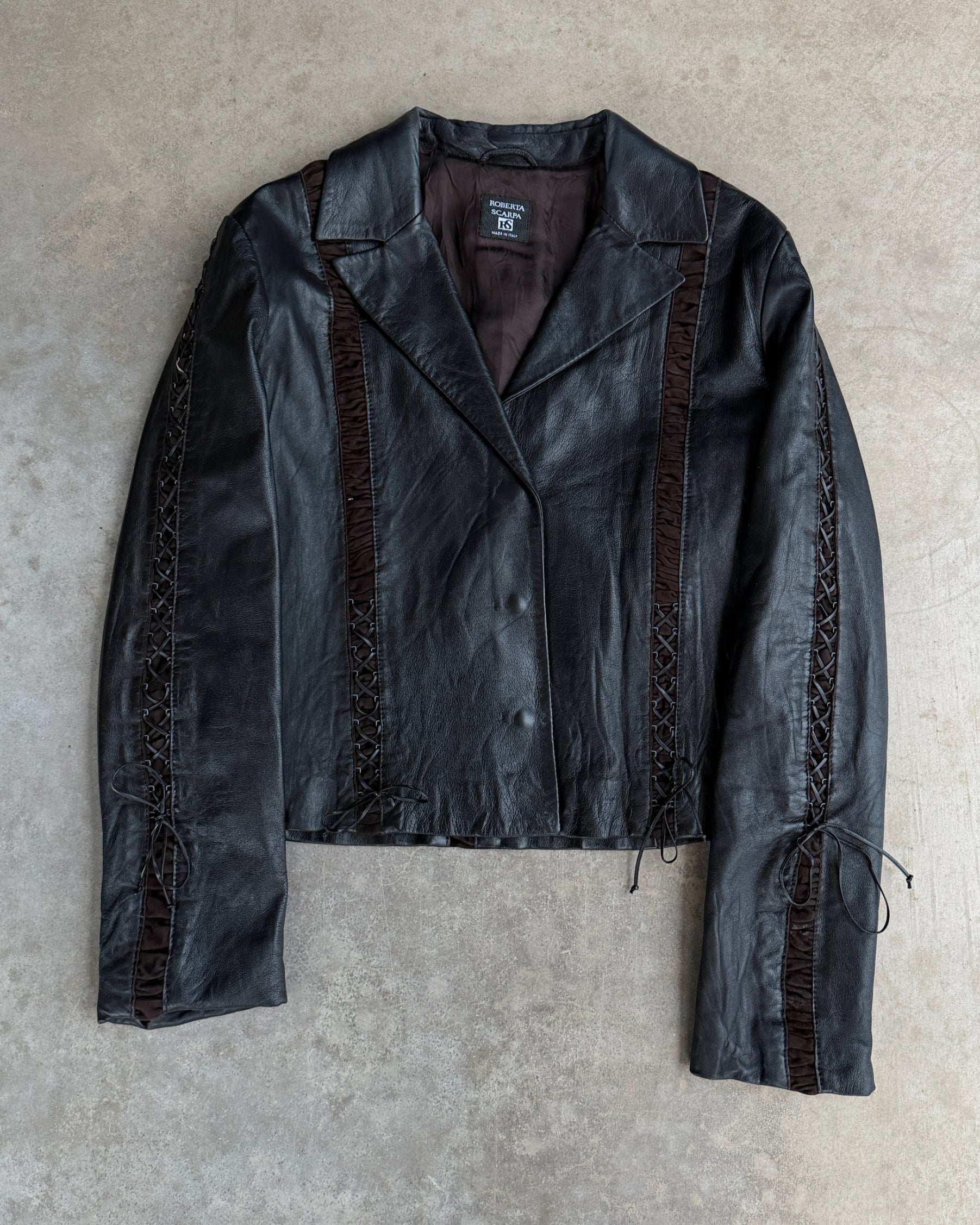 Roberta Scarpa Made in Italy Lace-Up Leather Jacket – M-on a concrete background