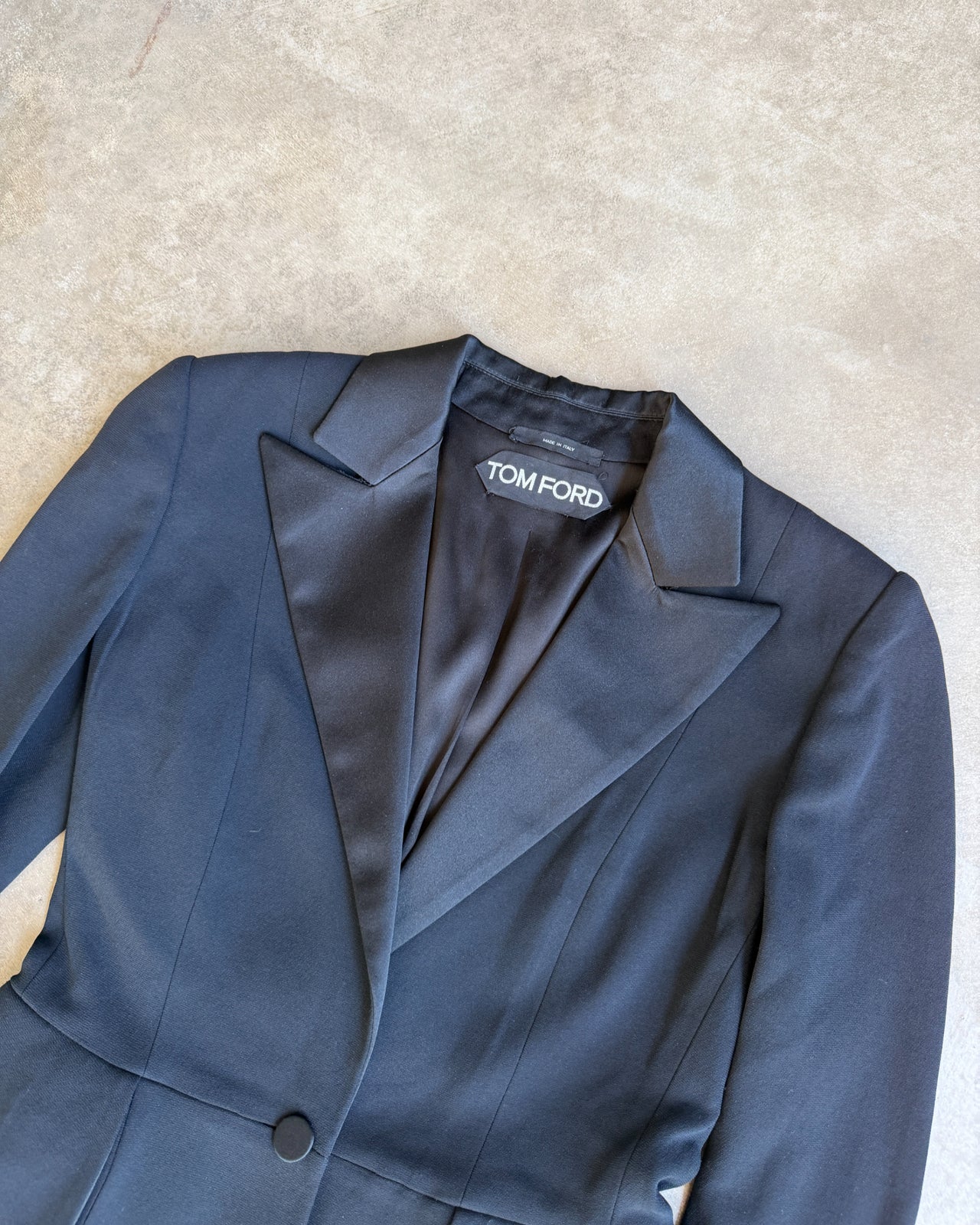 Tom Ford Structured Blazer – S-on a concrete background