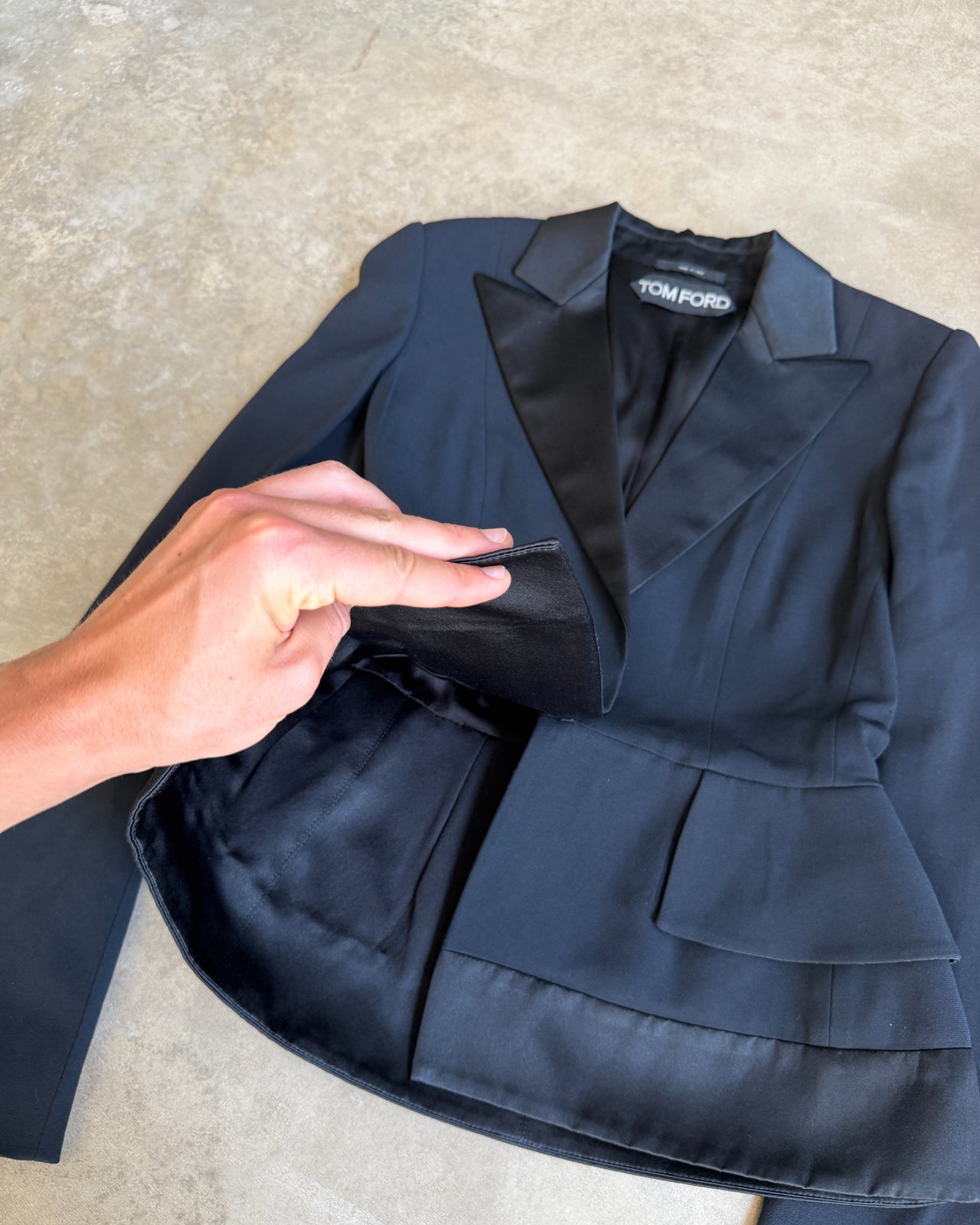 Tom Ford Structured Blazer – S-on a concrete background