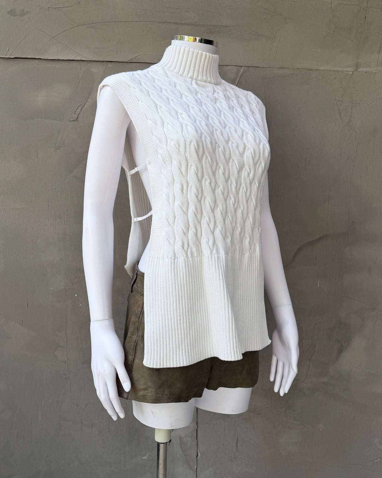 Sport Max White Argyle Knit Pullover with Open Sides – S/M-on a concrete background