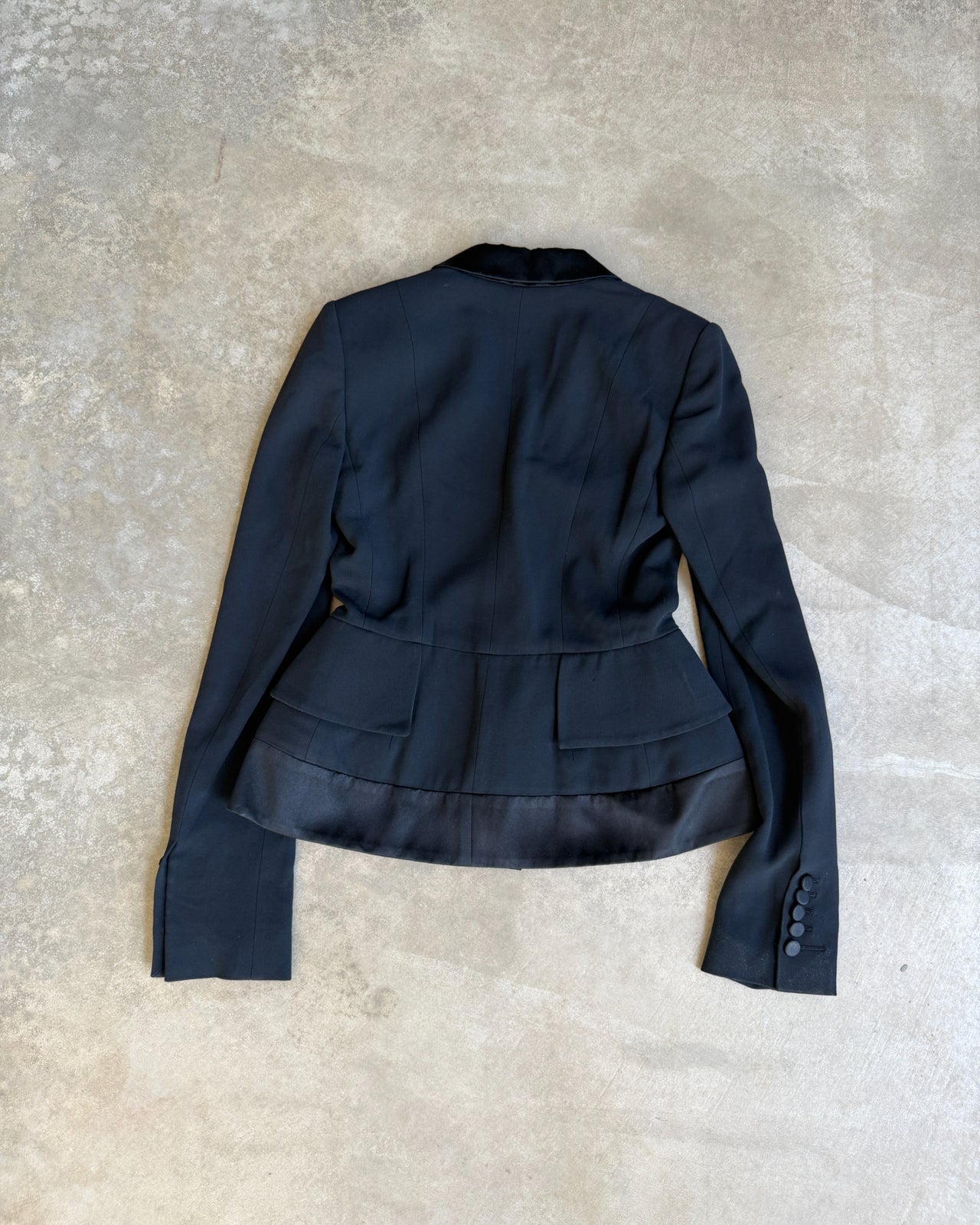 Tom Ford Structured Blazer – S-on a concrete background