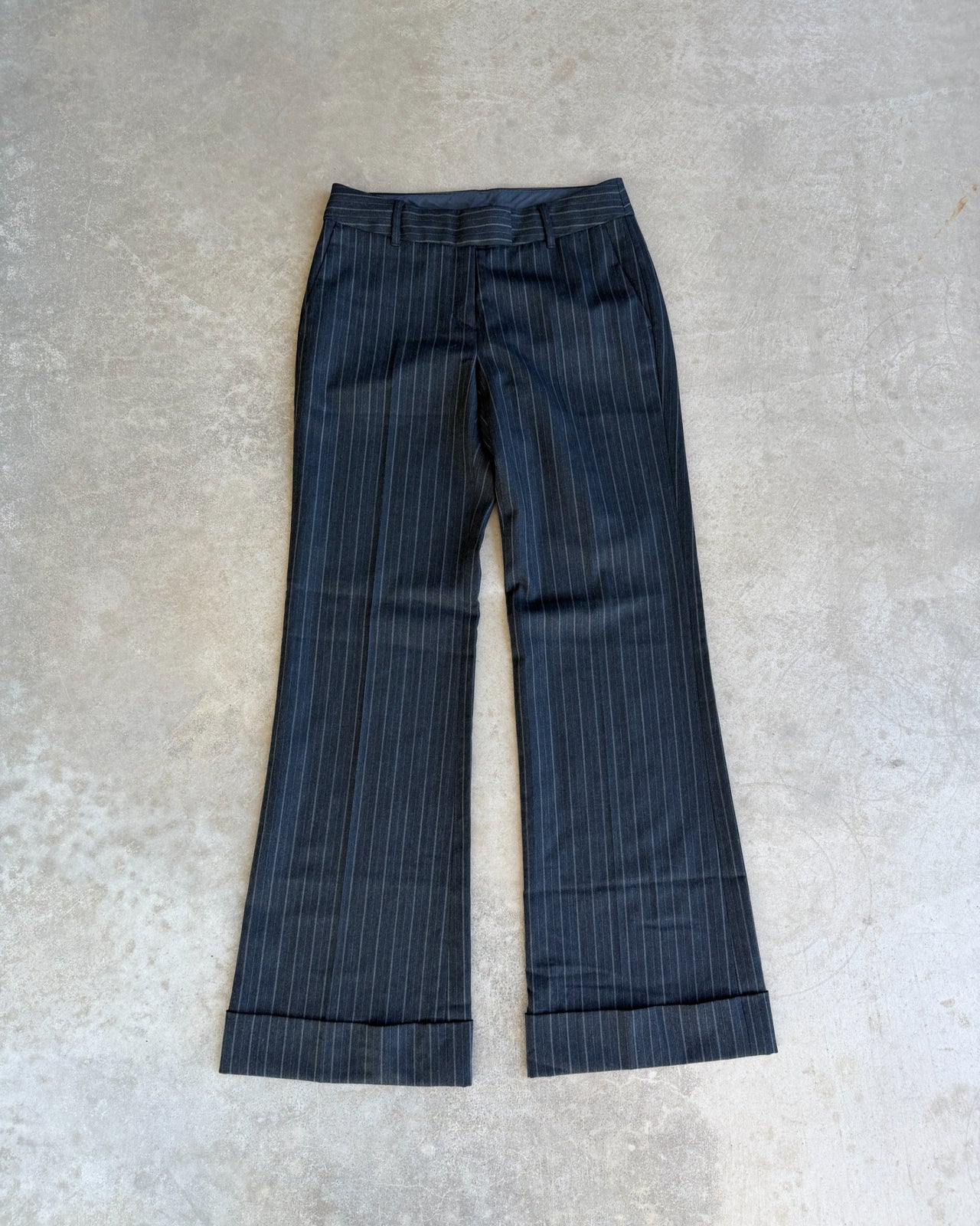 Calvin Klein Grey Pinstripe Suit – XS/S-on a concrete background