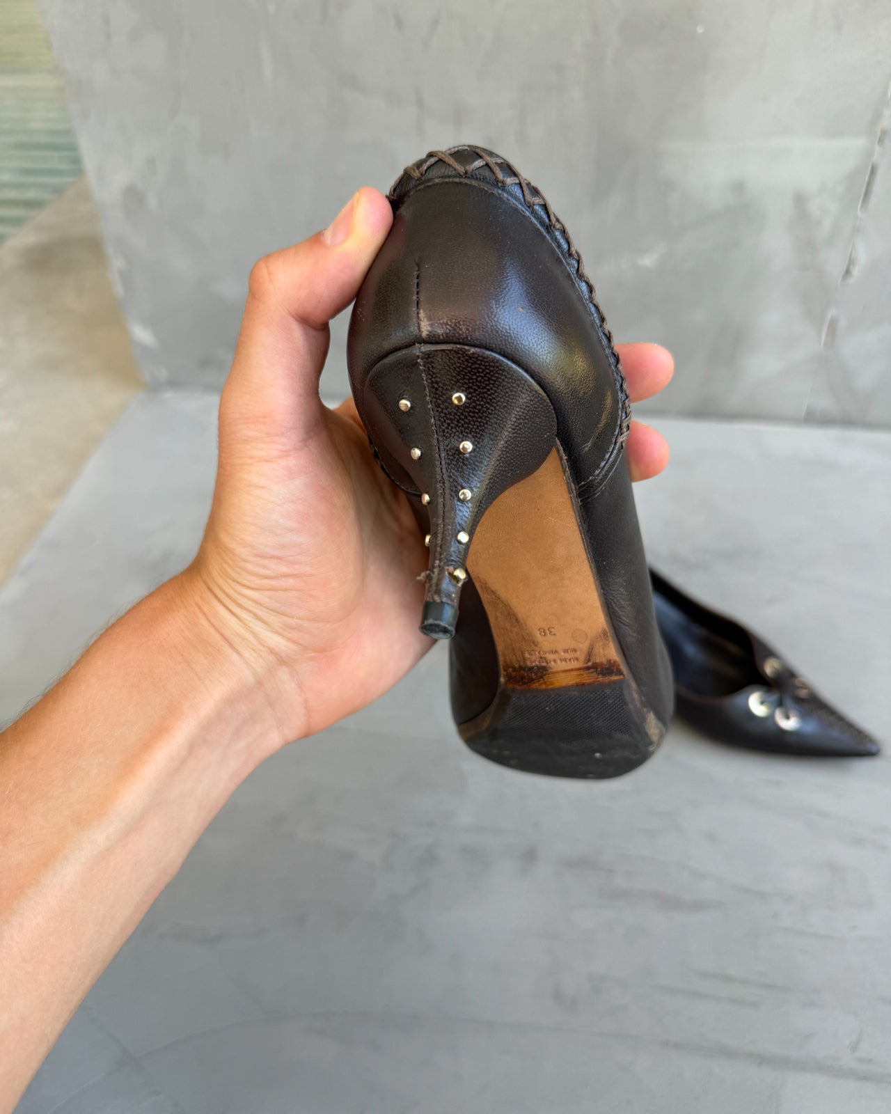 Yves Saint Laurent Rive Gauche Brown Leather Heels – EU 38-on a concrete background