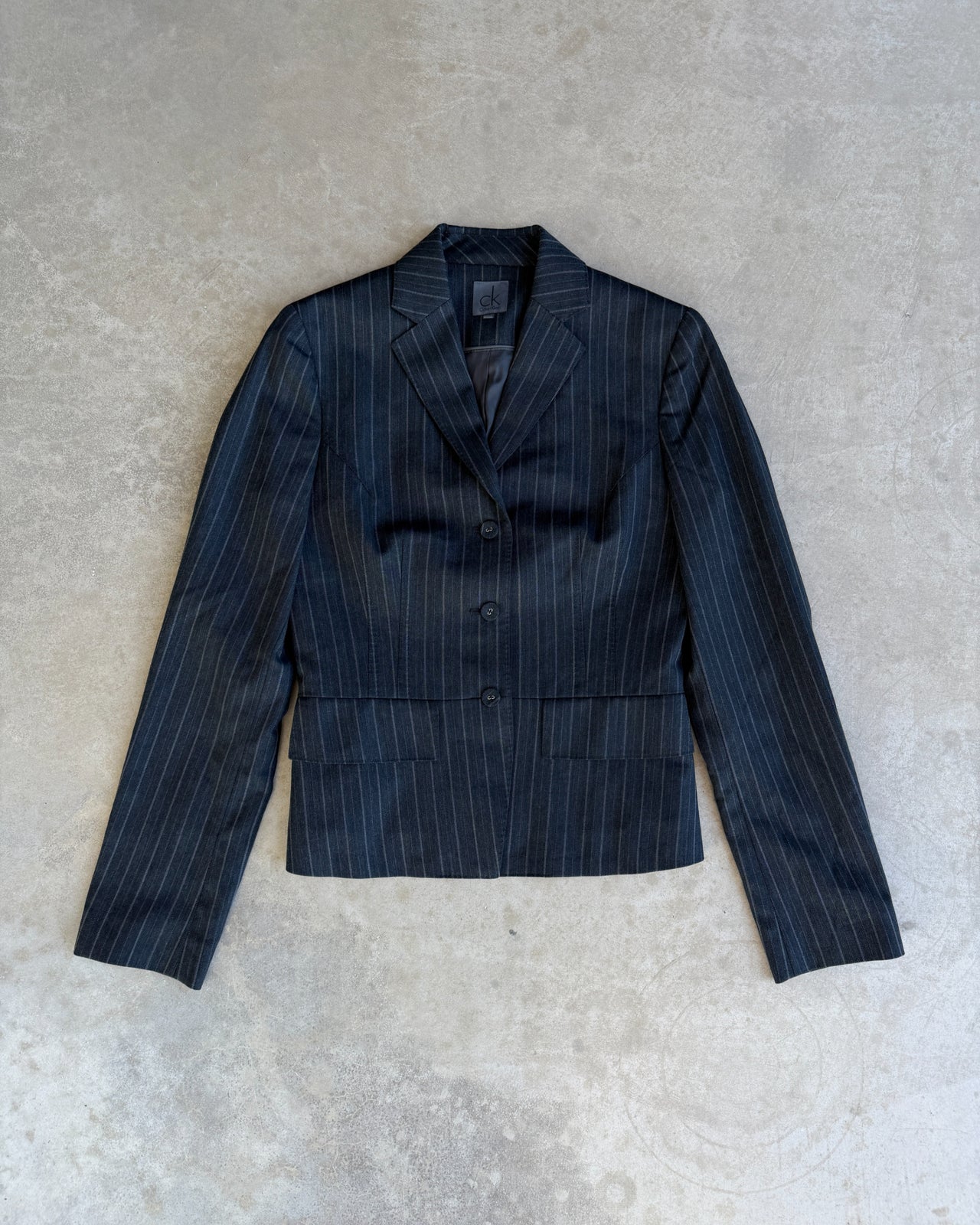 Calvin Klein Grey Pinstripe Suit – XS/S-on a concrete background