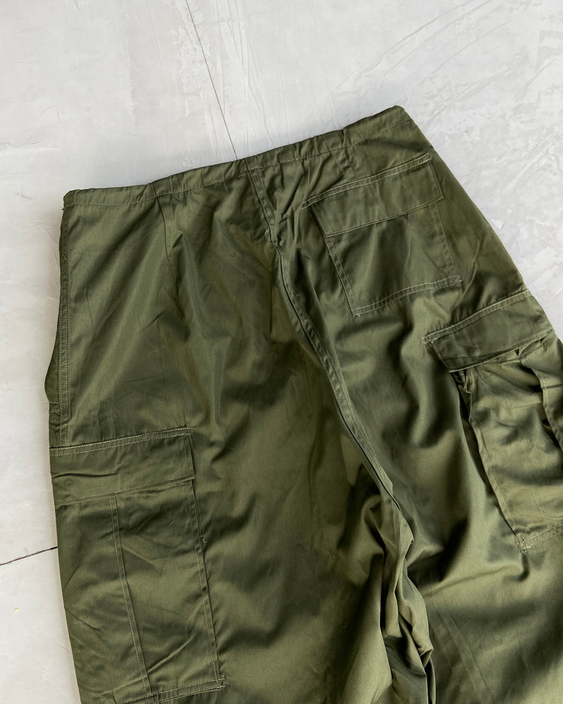 1990S VINTAGE MILITARY CARGO OVERPANTS IN GREEN