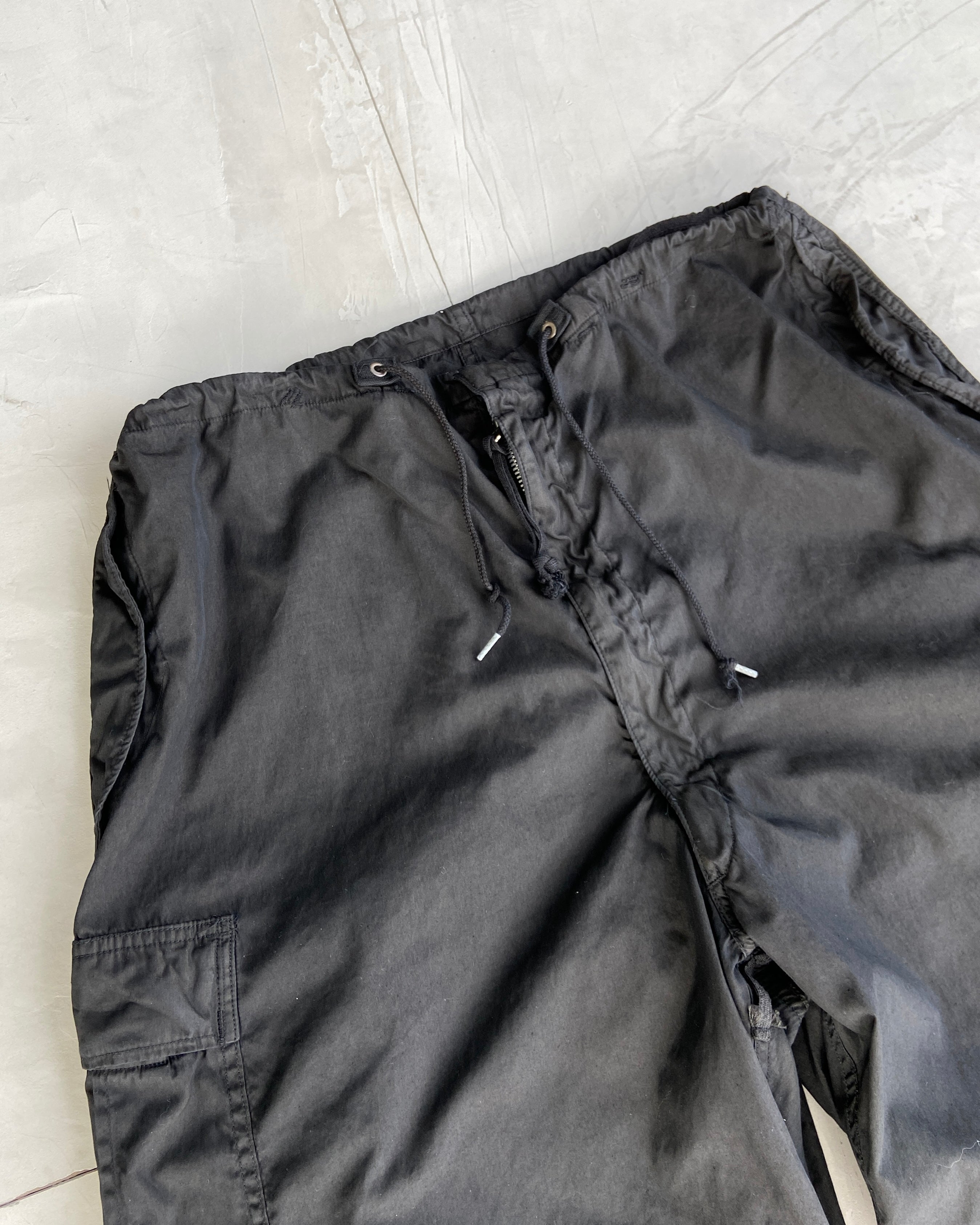 1990S VINTAGE MILITARY CARGO OVERPANTS IN BLACK