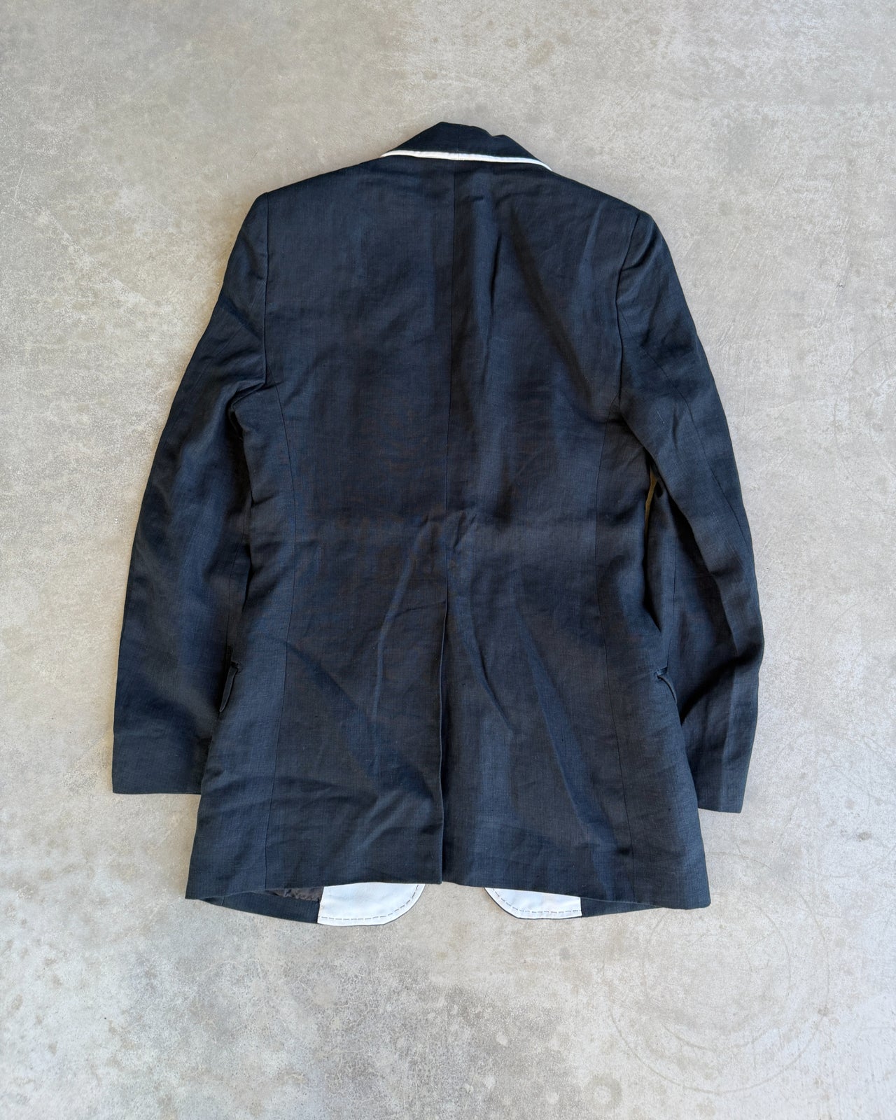 Dolce & Gabbana 2006 Linen Blazer – S/M-on a concrete background