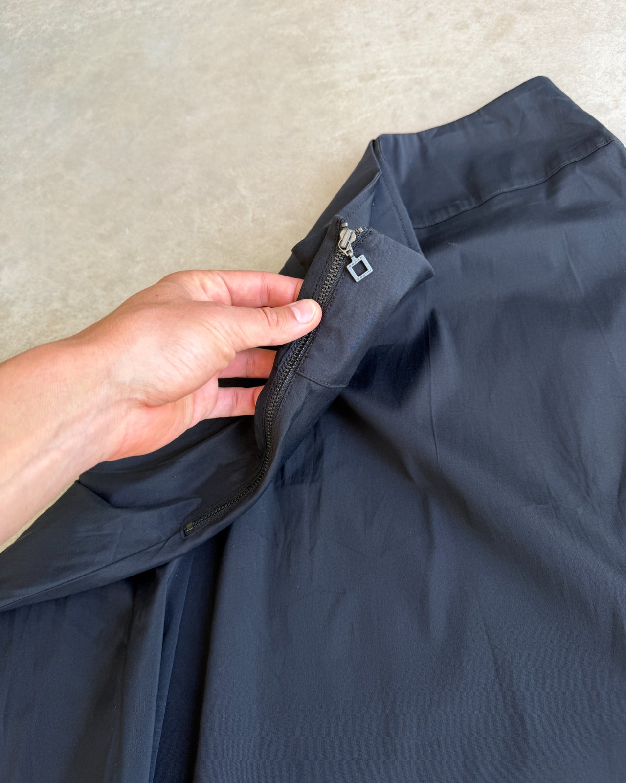 Sarah Paccini Acetate Nylon Blend Maxi Skirt – M-on a concrete background